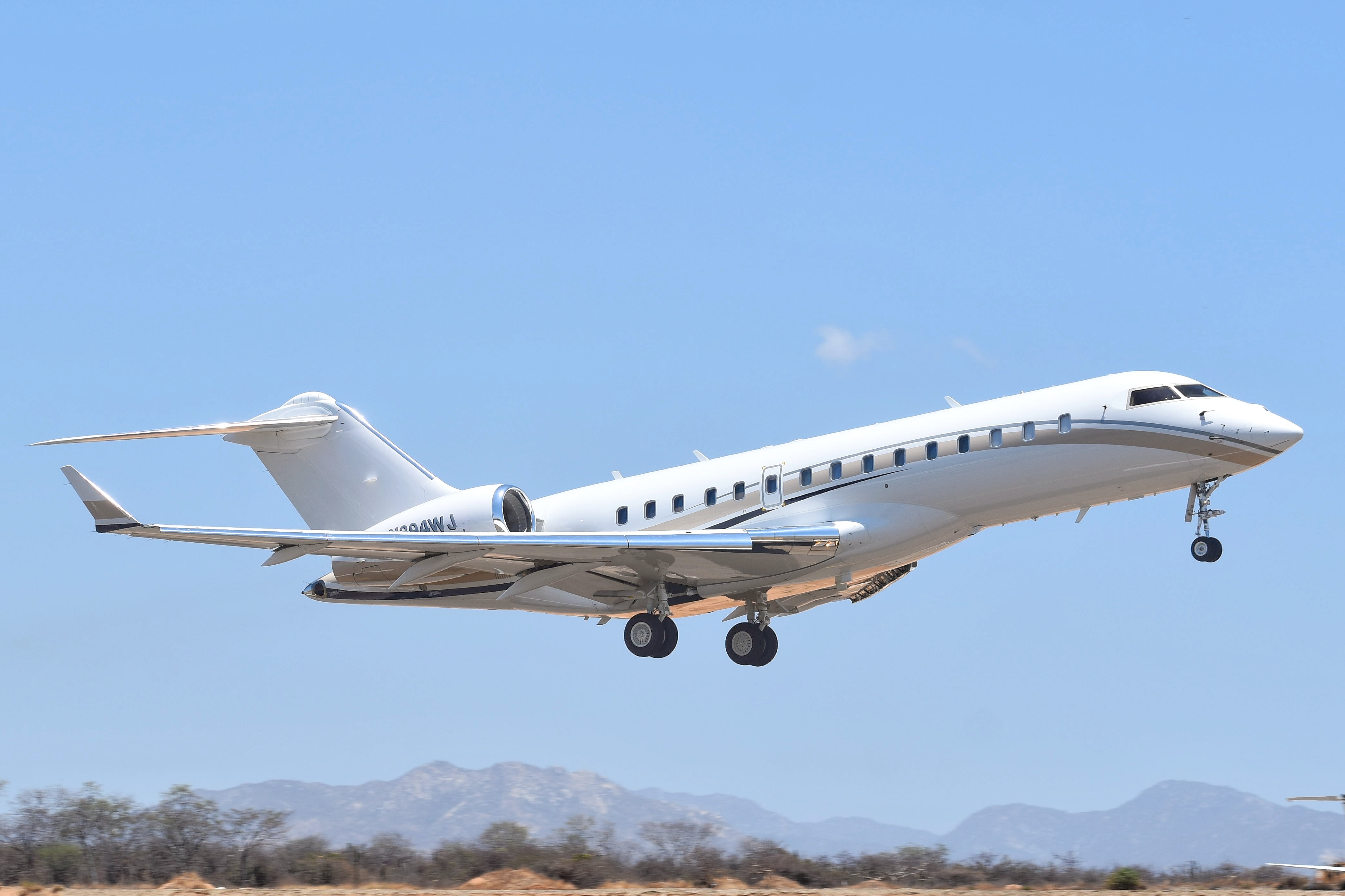 Full size: PRIVATE Bombardier Global Express N394WJ at Aeropuerto de Cabo San Lucas Internacional