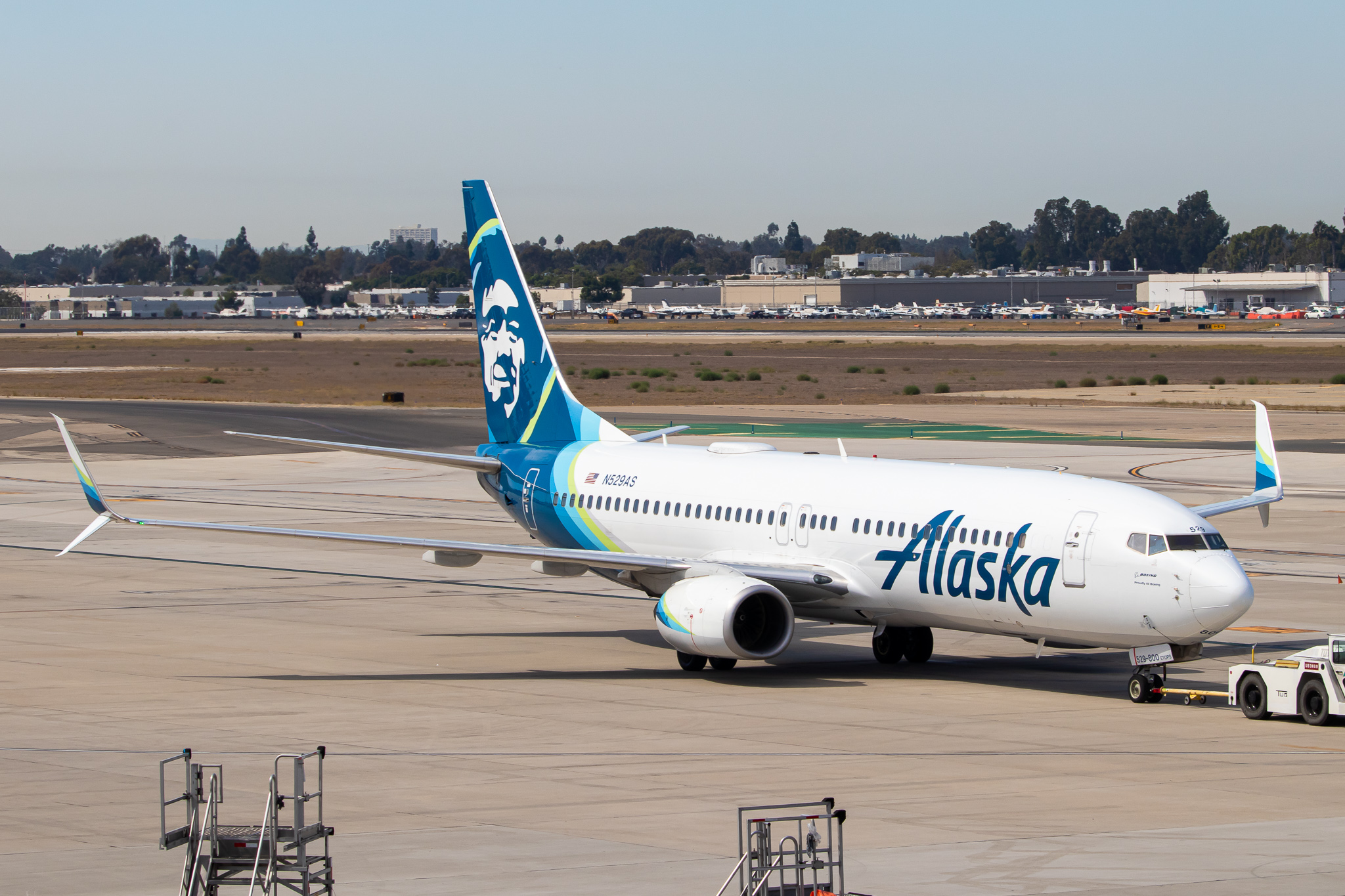 Full size: Alaska Airlines Boeing 737-800 N529AS at John Wayne/Orange County Airport