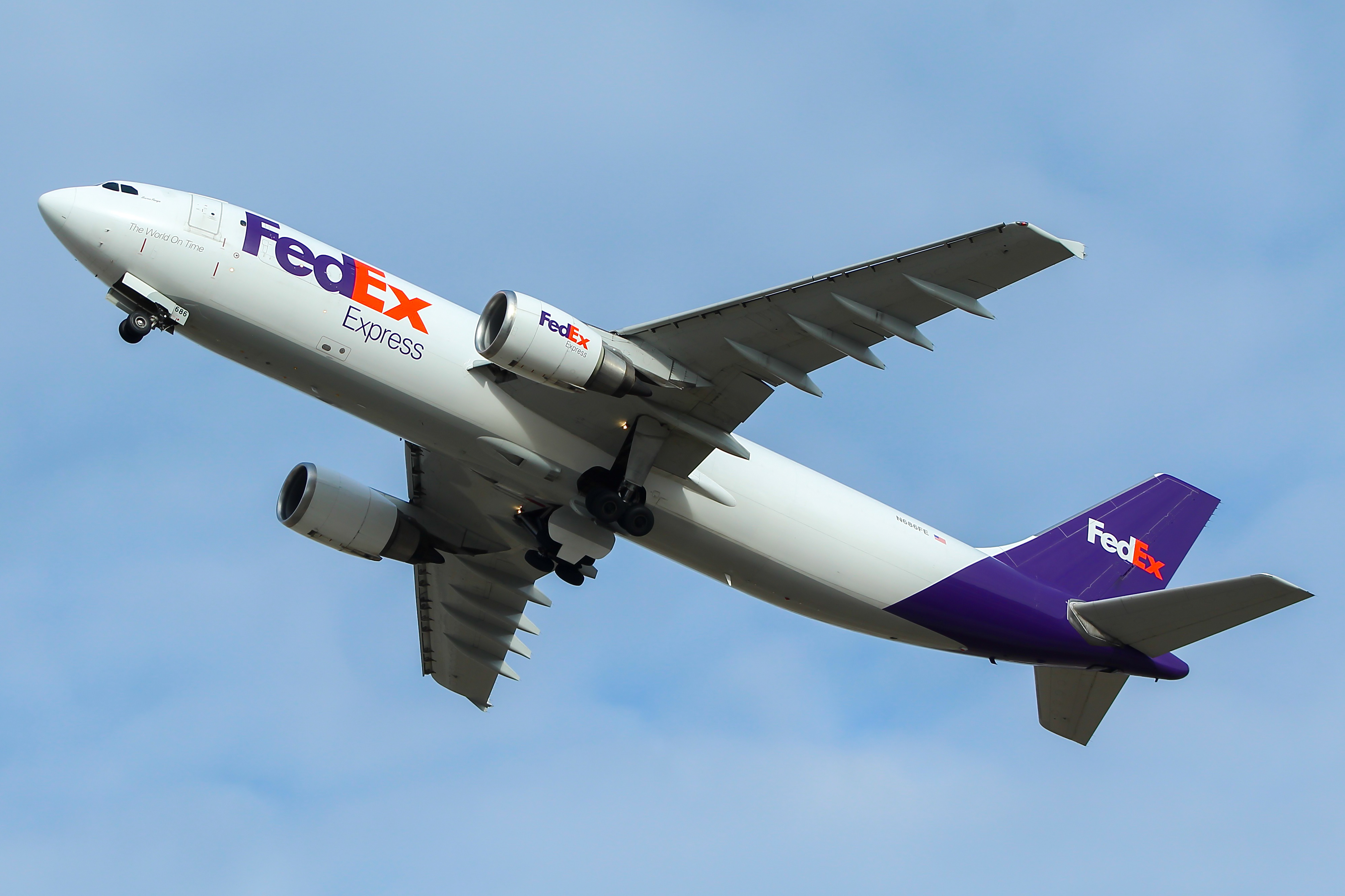 Full size: FedEx Airbus A300-600F N686FE at General Mitchell International Airport