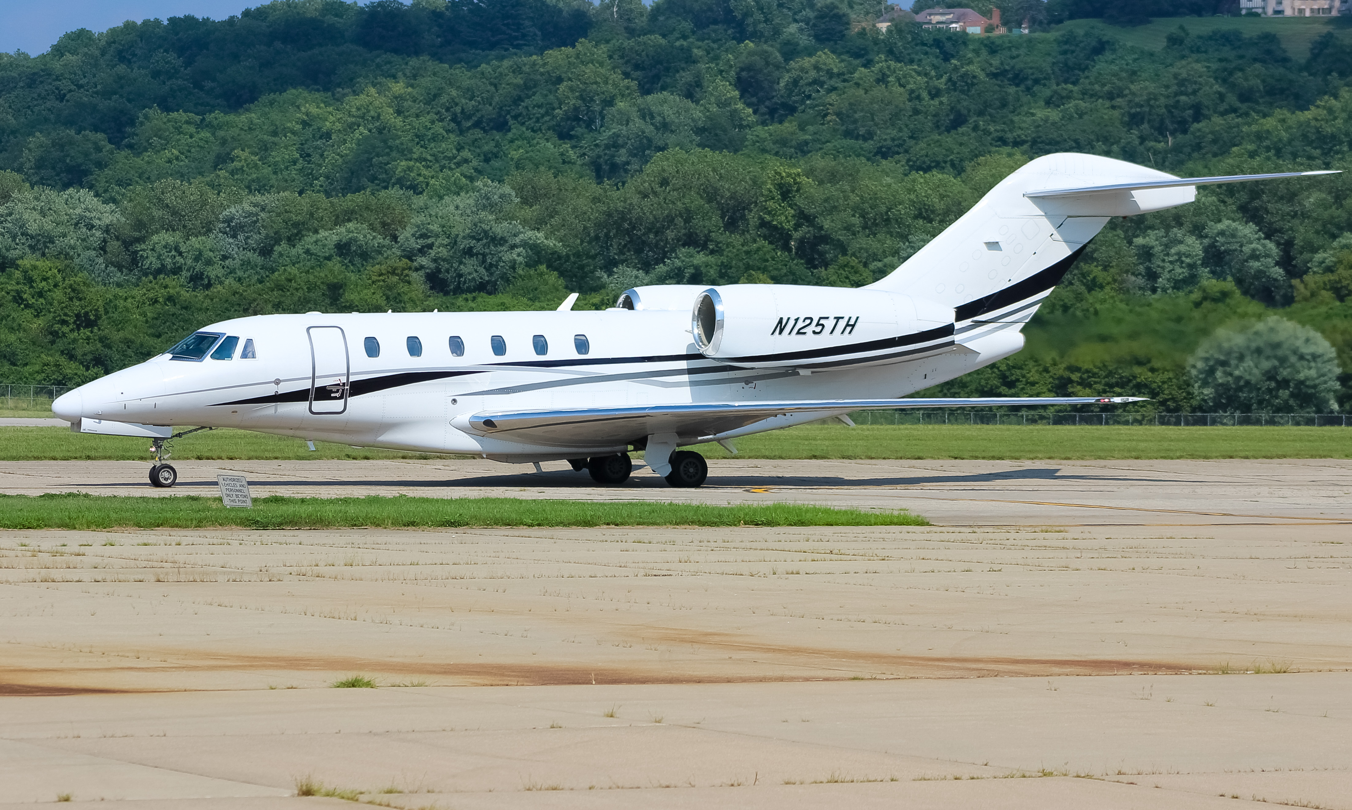 Full size: PRIVATE  Cessna 750 Citation X N125TH at Cincinnati Municipal Airport/Lunken Field