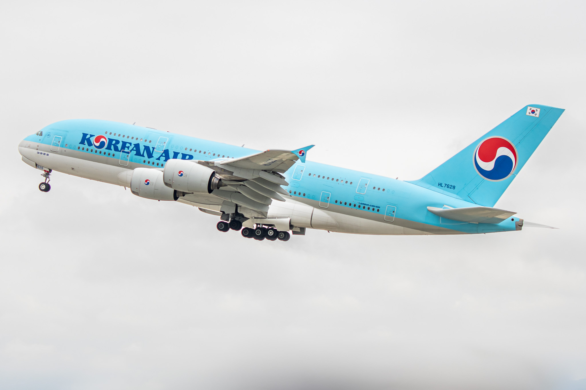 Full size: Korean Air Airbus A380-800 HL7628 at Los Angeles International Airport
