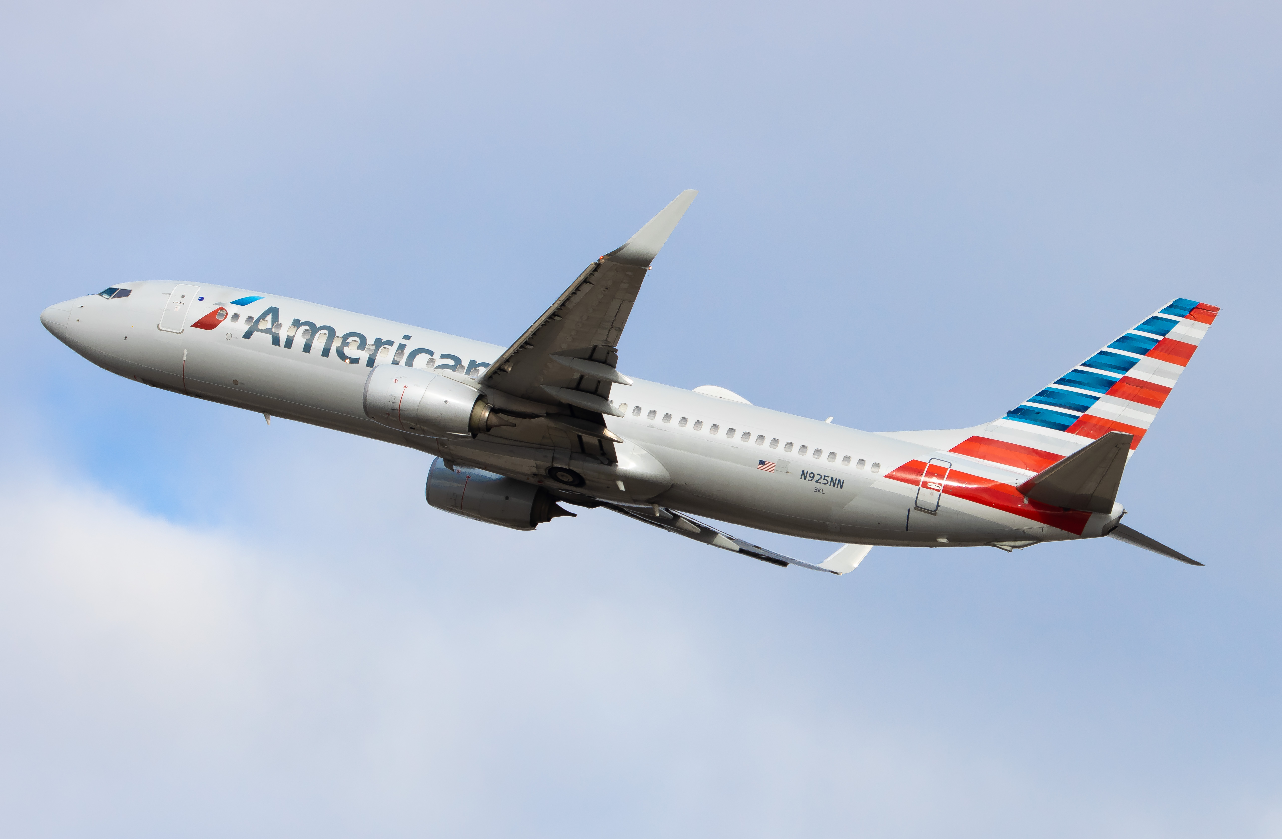 Full size: American Airlines Boeing 737-800 N925NN at Philadelphia International Airport