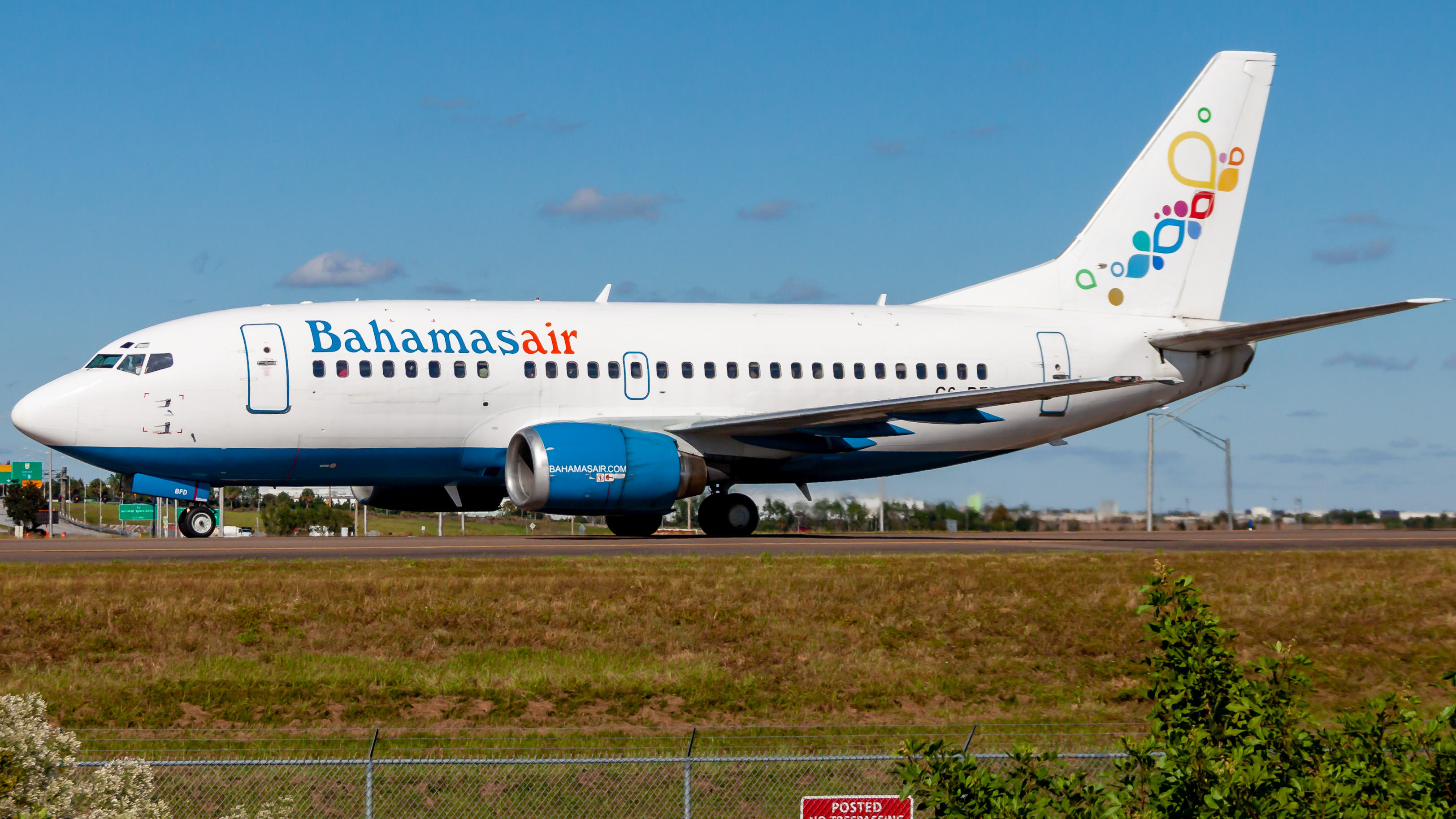 Full size: Bahamasair Boeing 737-500 C6-BFD at Orlando International Airport