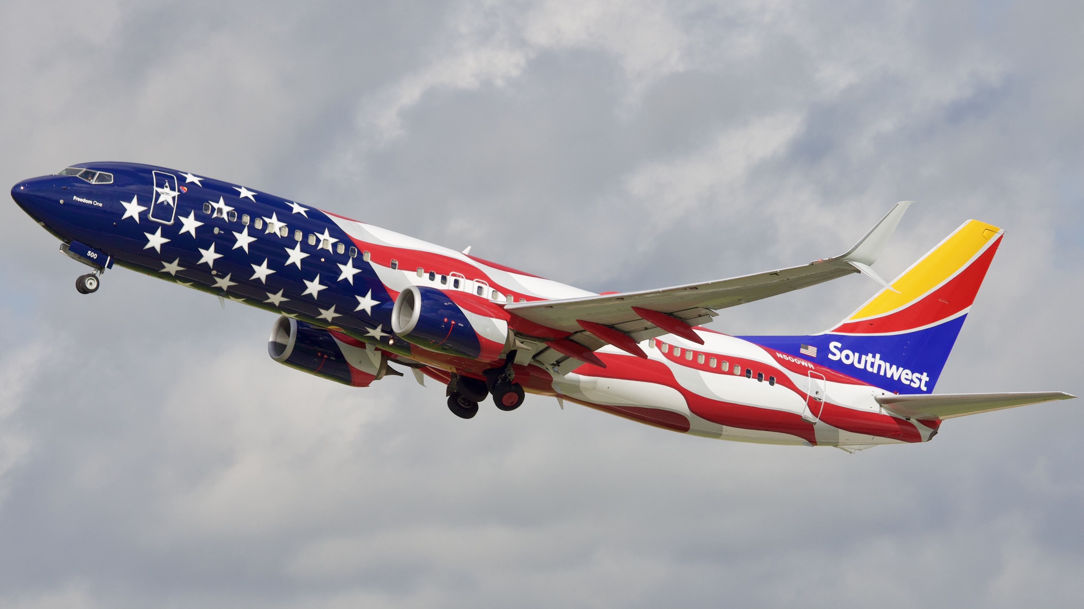 Full size: Southwest Airlines Boeing 737-800 N500WR at William P Hobby Airport