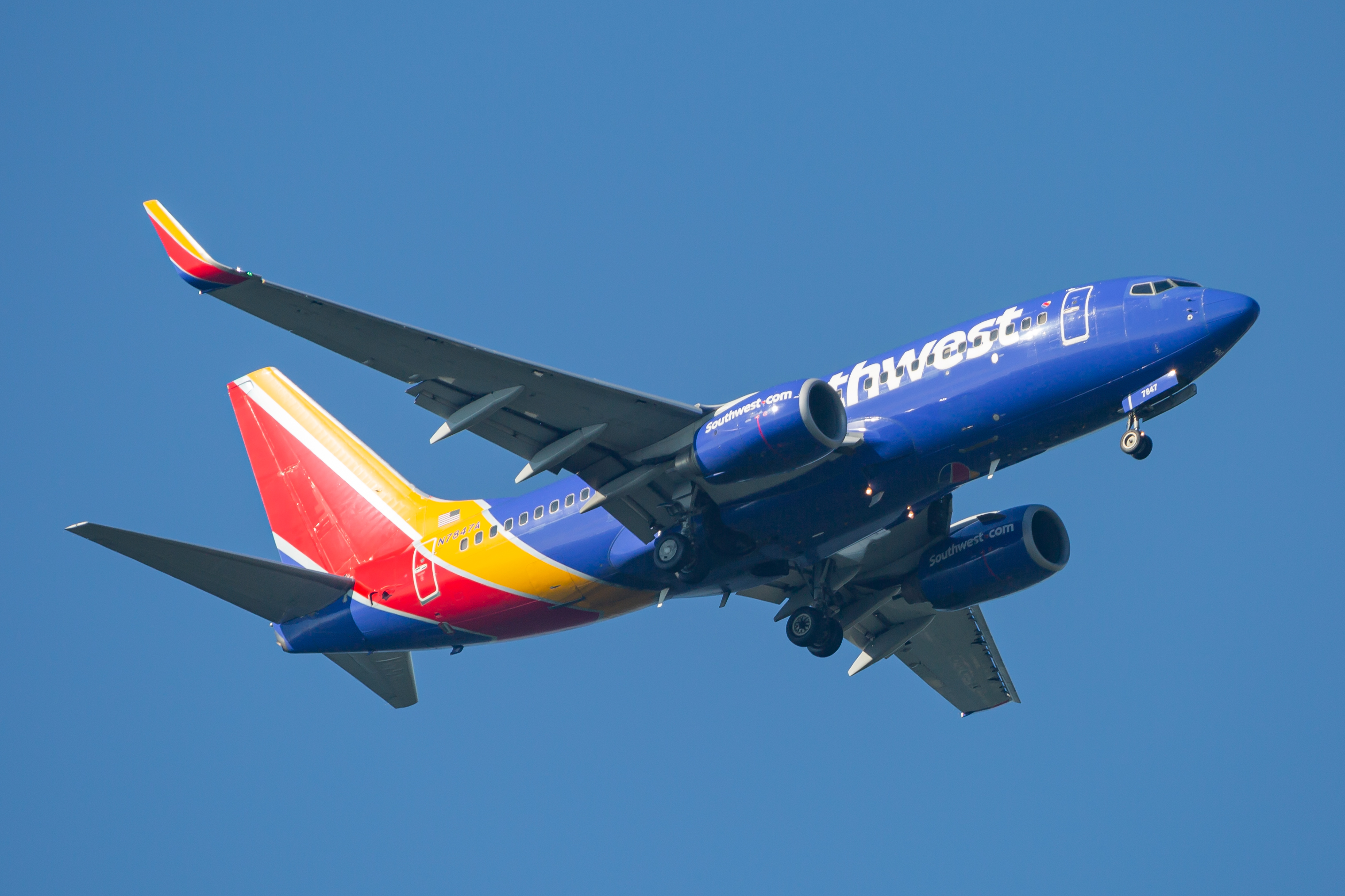 Full size: Southwest Airlines Boeing 737-700 N7847A at Baltimore/Washington International Thurgood Marshall Airport