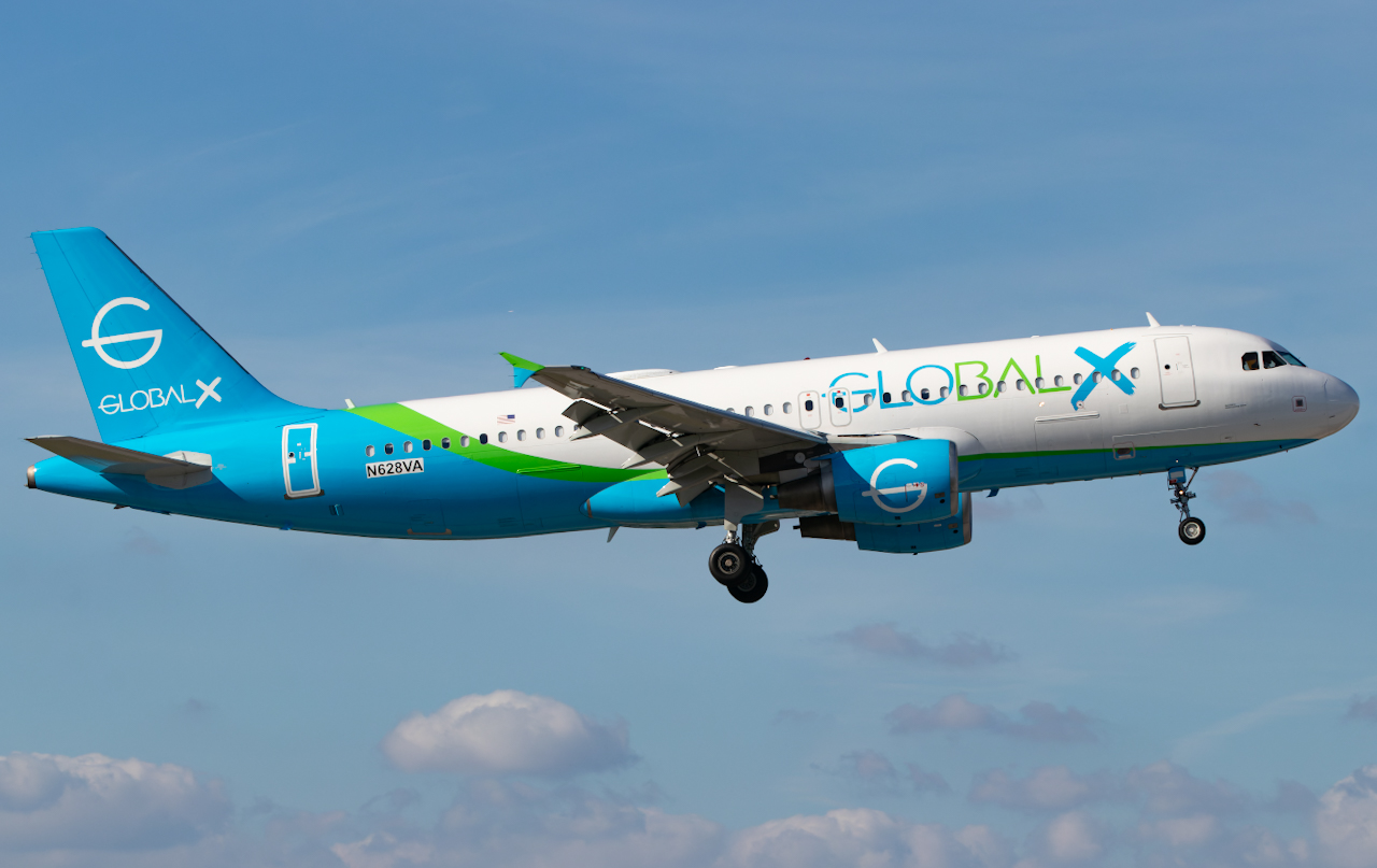 Full size: Global X Airbus A320 N628VA  at Miami International Airport
