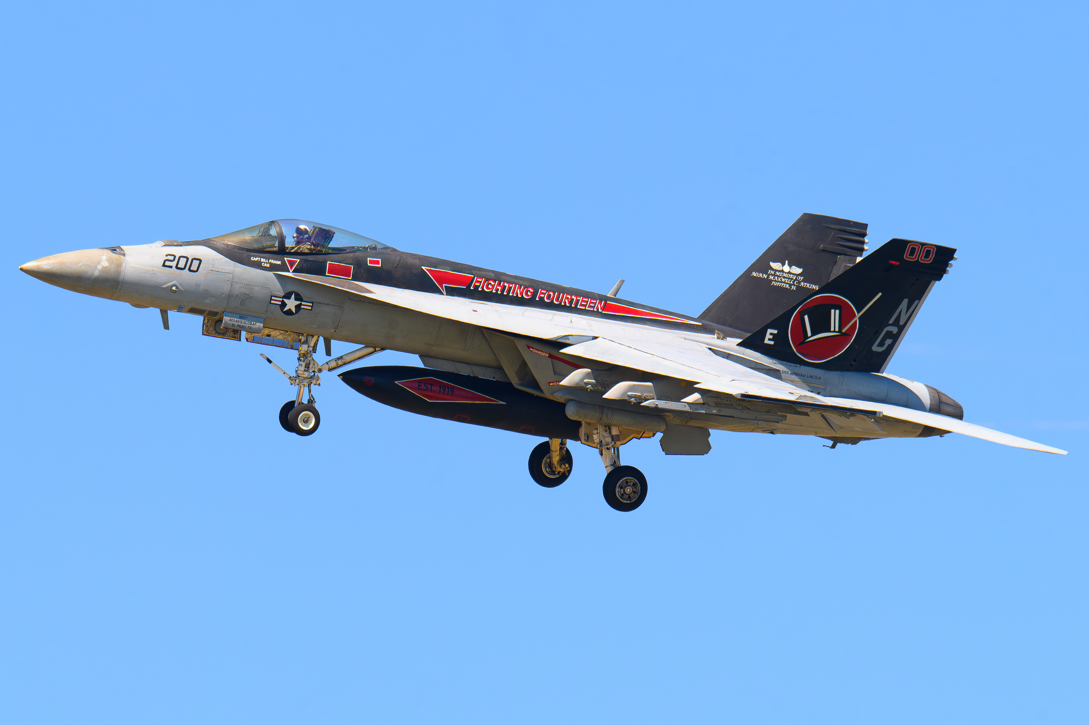 Full size: USN - United States Navy Boeing F/A-18E/F Super Hornet 168927 at North Island NAS