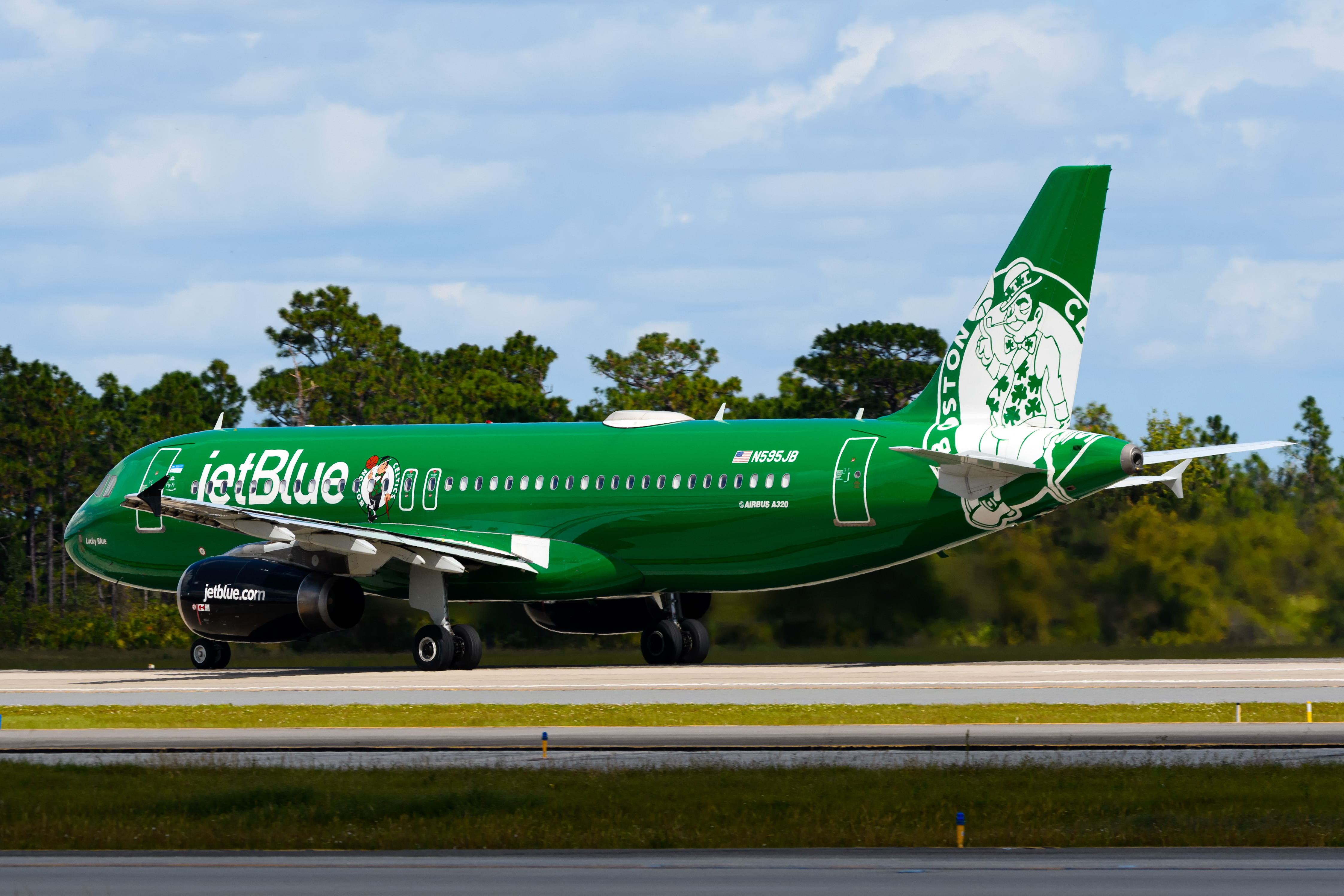 Full size: JetBlue Airways Airbus A320 N595JB at Orlando International Airport