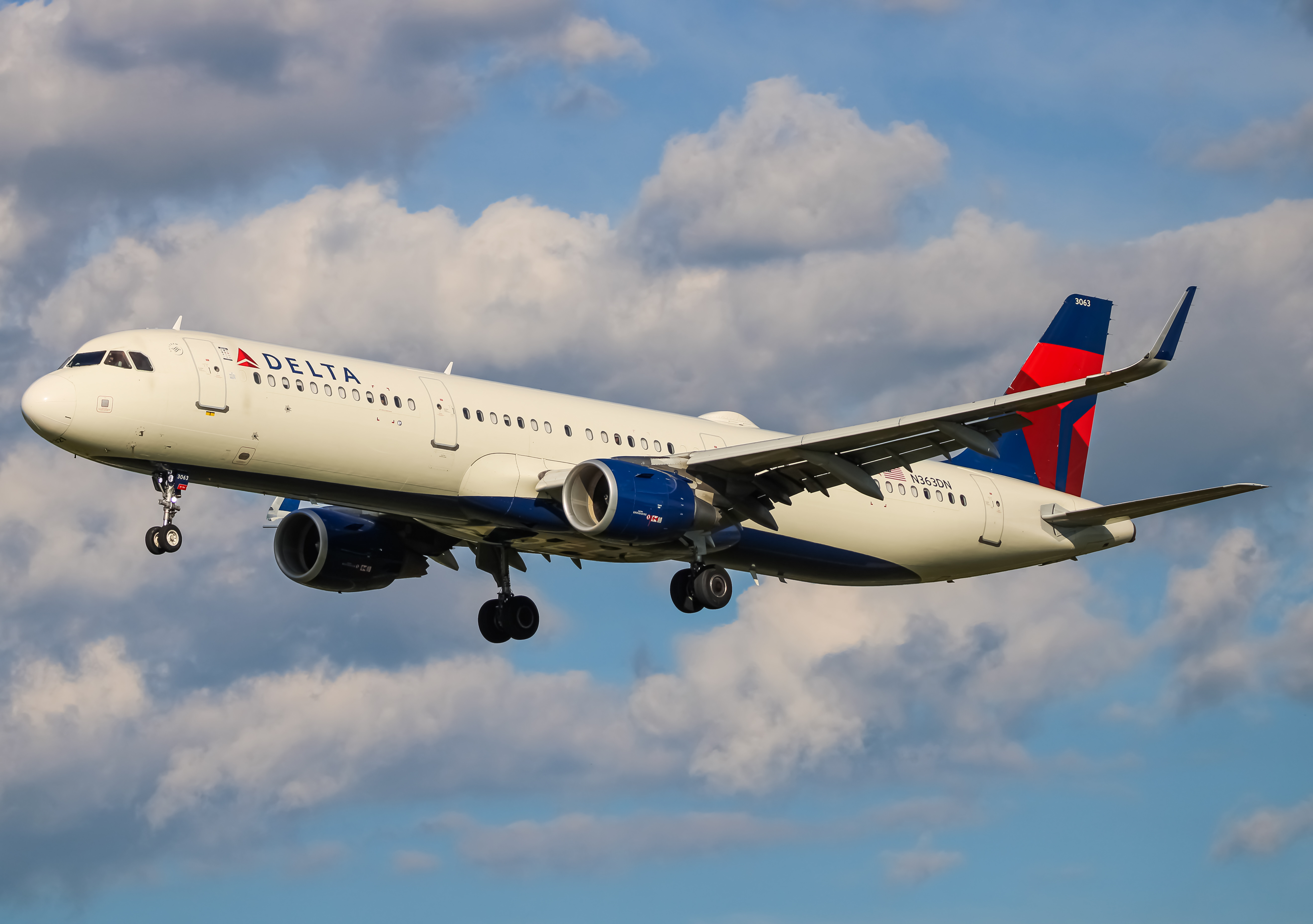 Full size: Delta Airlines Airbus A321-200 N363DN at Baltimore/Washington International Thurgood Marshall Airport