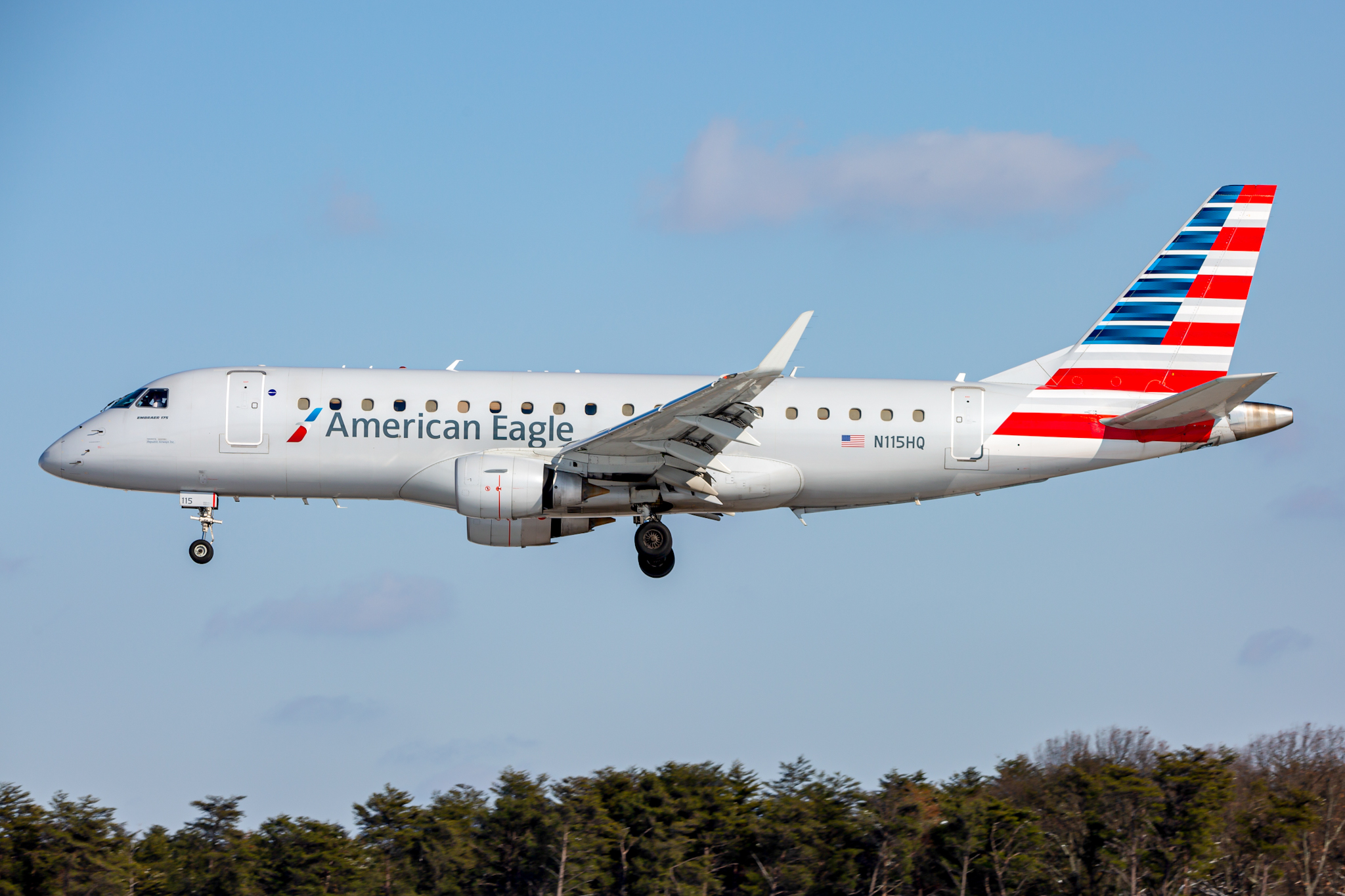 Full size: American Airlines Embraer E175 N115HQ at Baltimore/Washington International Thurgood Marshall Airport