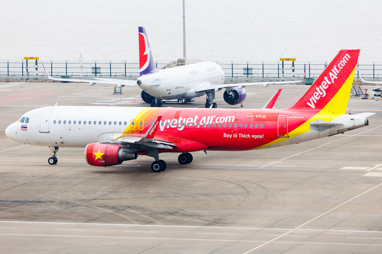 Full size: VietJetAir Airbus A320 HS-VKQ at Macau International Airport