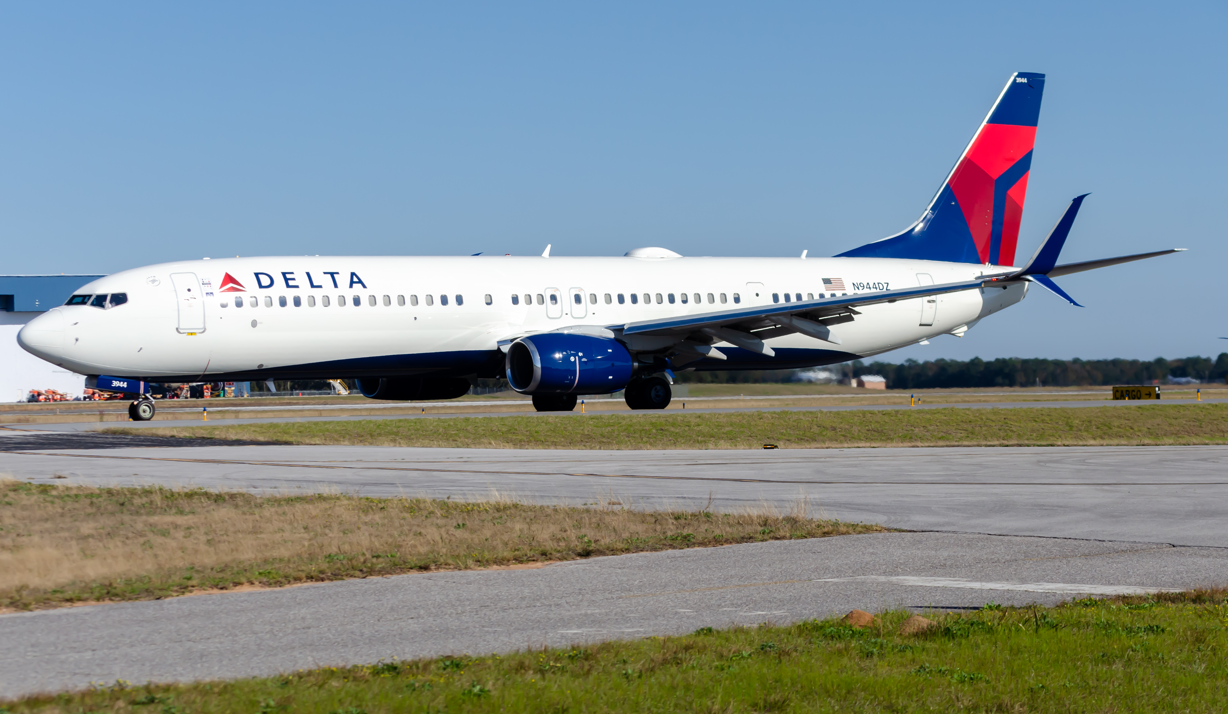Full size: Delta Airlines Boeing 737-900ER N944DZ at Pensacola International Airport