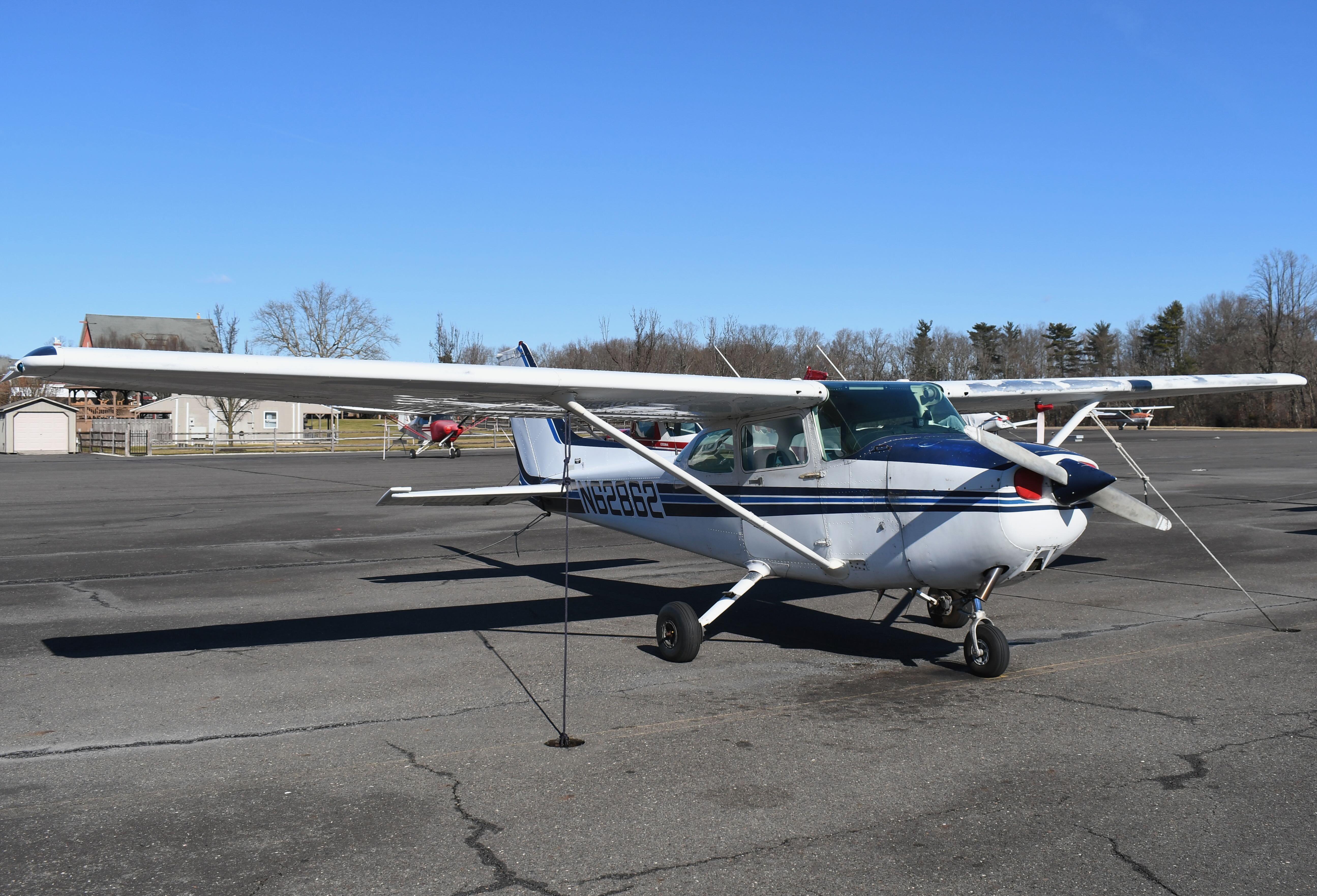 Full size: PRIVATE Cessna 172 N62862 at Flying W Airport