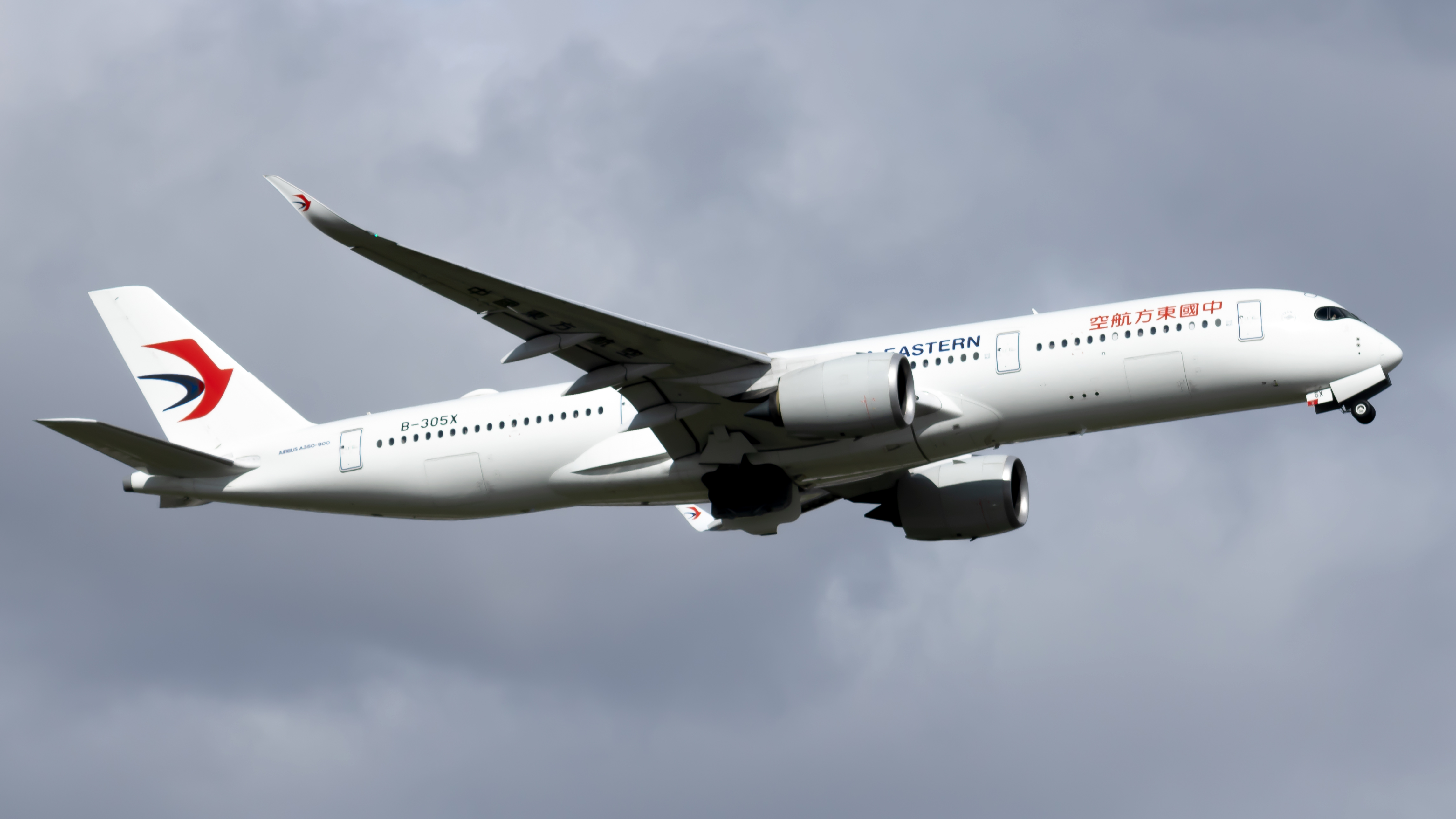 Full size: China Eastern Airlines Airbus A350-900 B-305X at Vancouver International Airport