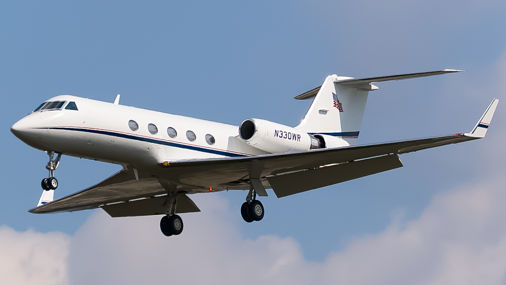 Full size: PRIVATE Gulfstream III N330WR at Savannah/Hilton Head International Airport