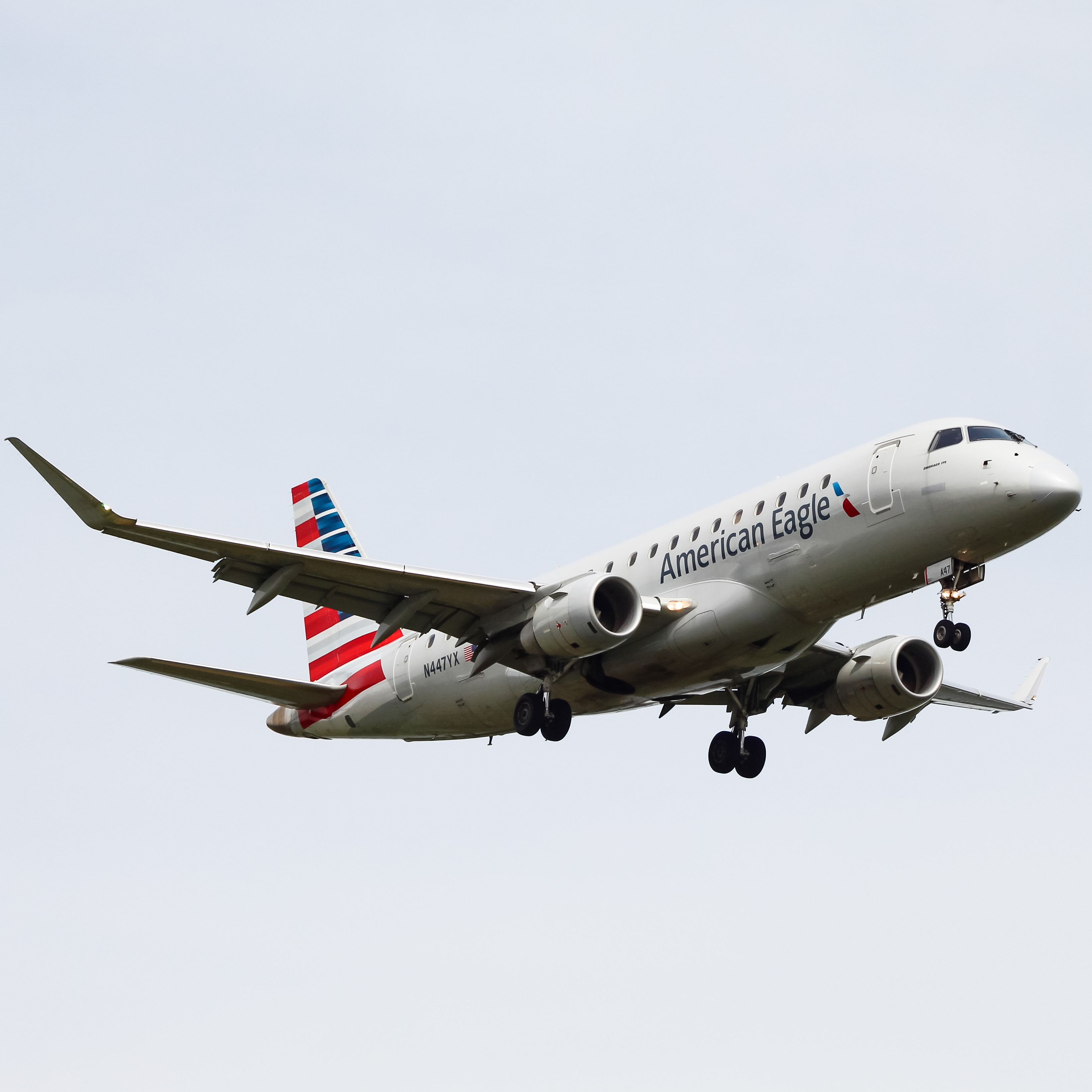 Full size: American Eagle Embraer E175LR N447YX at Ronald Reagan National Airport