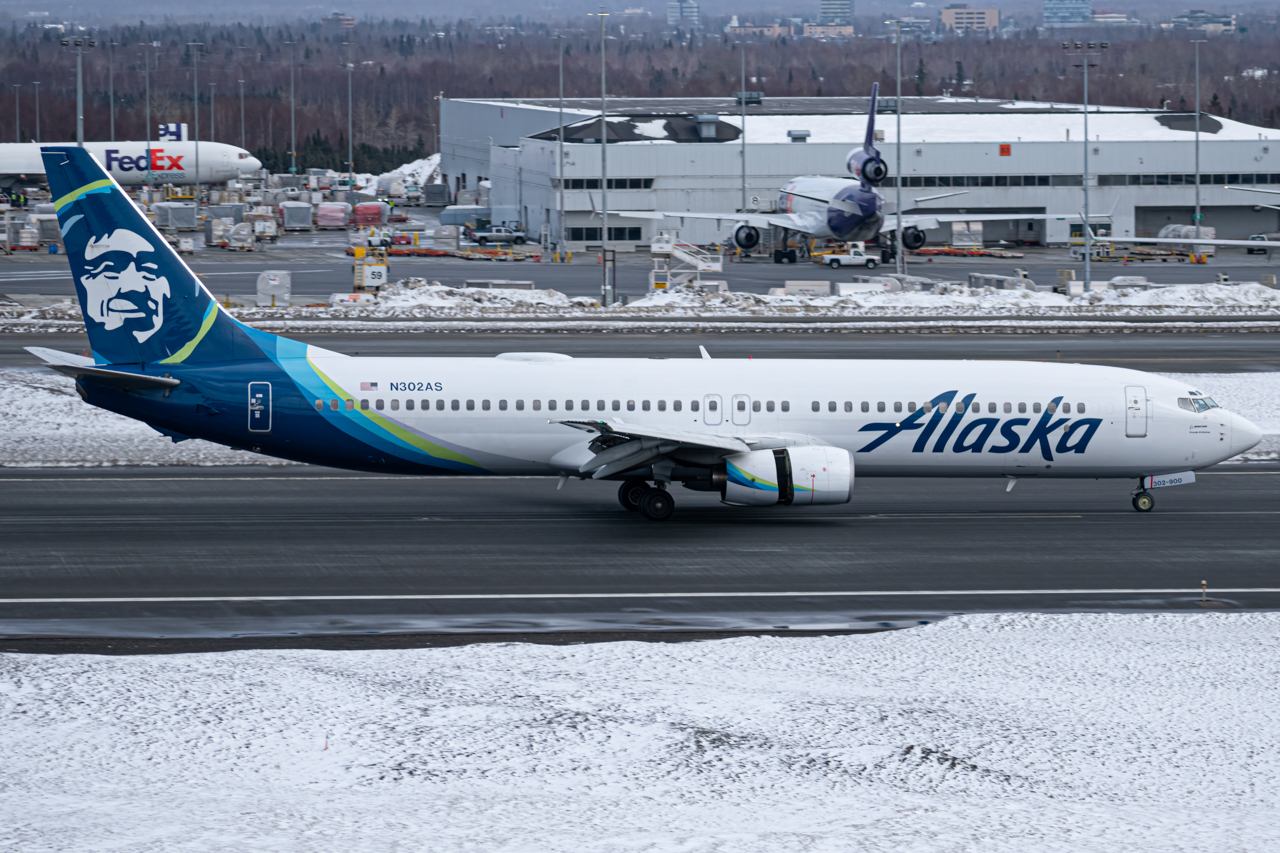 Full size: Alaska Airlines Boeing 737-900 N302AS at Anchorage Ted Stevens International Airport