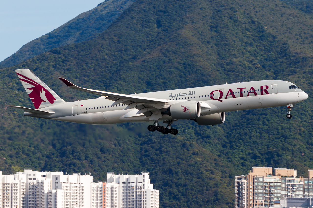 A7-ALO | Qatar Airways Airbus A350-900 at HKG | AeroXplorer