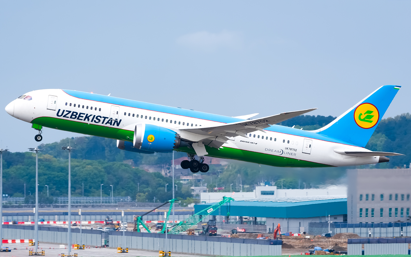 Full size: Uzbekistan Airways Boeing 787-8 UK78702 at Seoul-Incheon International Airport