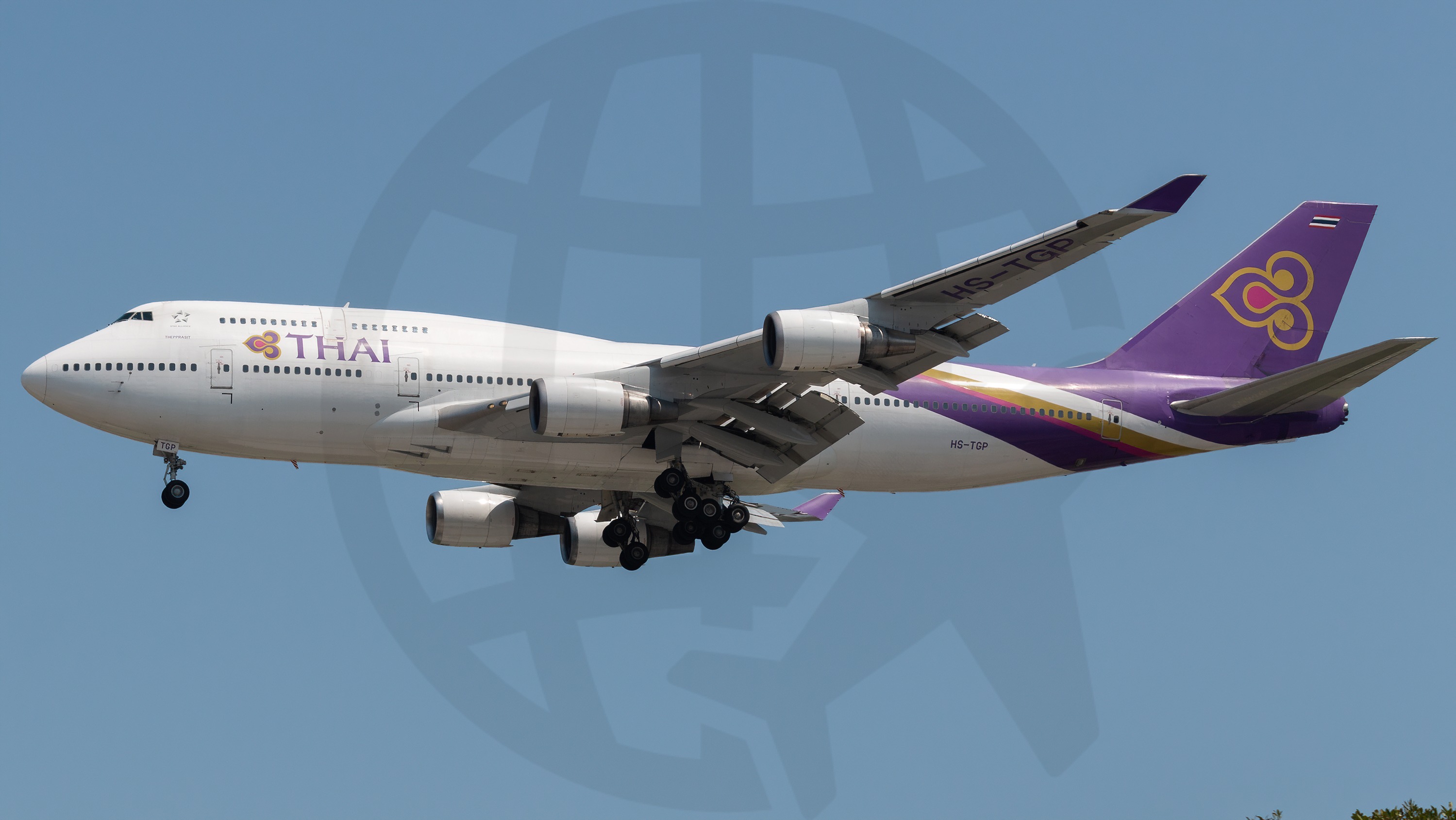 Full size: Thai Airways Boeing 747-400 HS-TGP at Singapore-Changi Airport