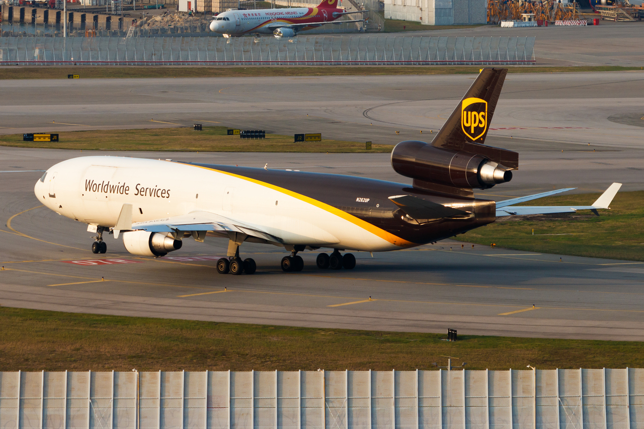 Full size: United Parcel Service McDonnell Douglas MD-11F N282UP at Hong Kong International Airport