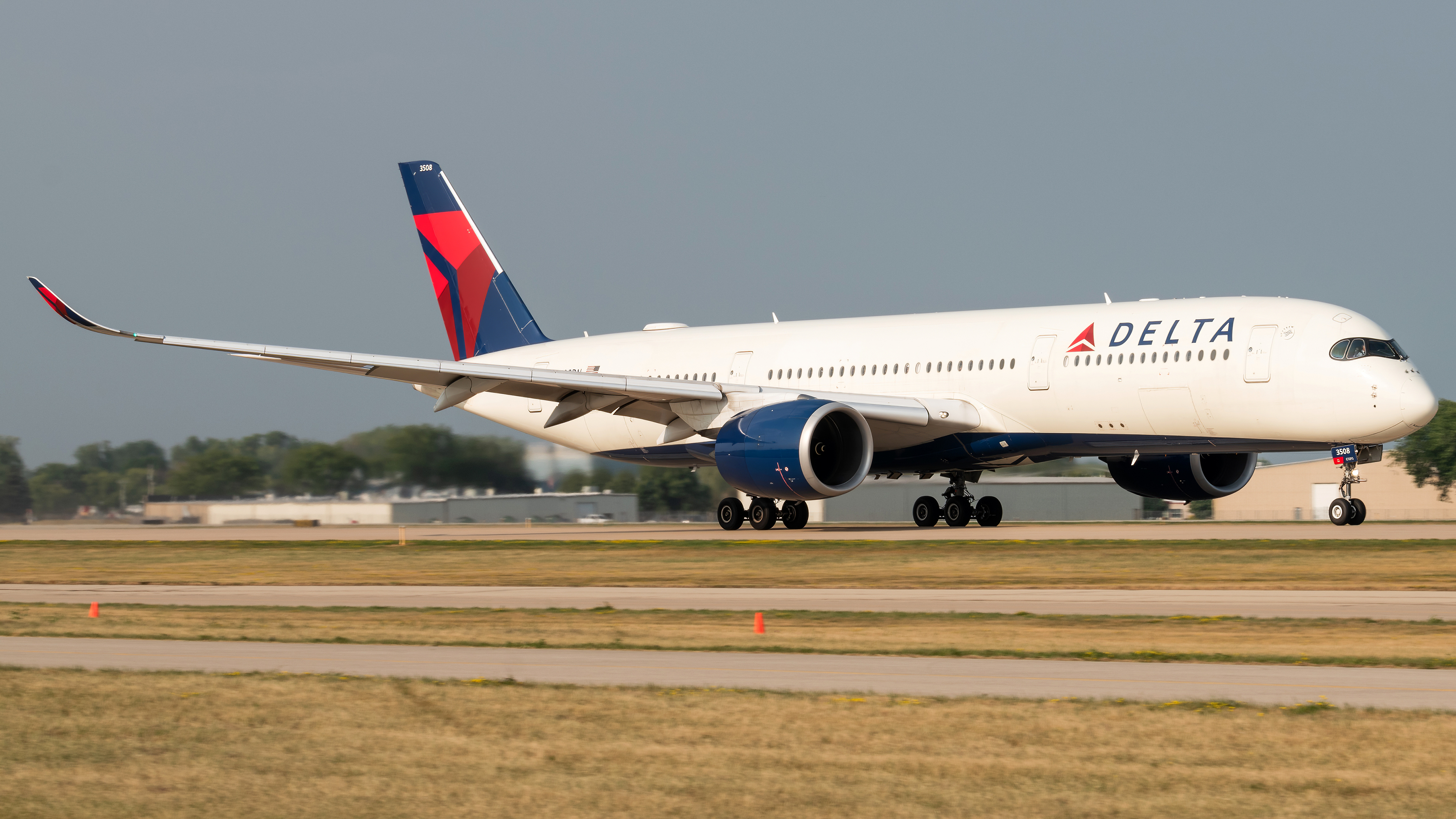 Full size: Delta Airlines Airbus A350-900 N508DN at Wittman Regional Airport