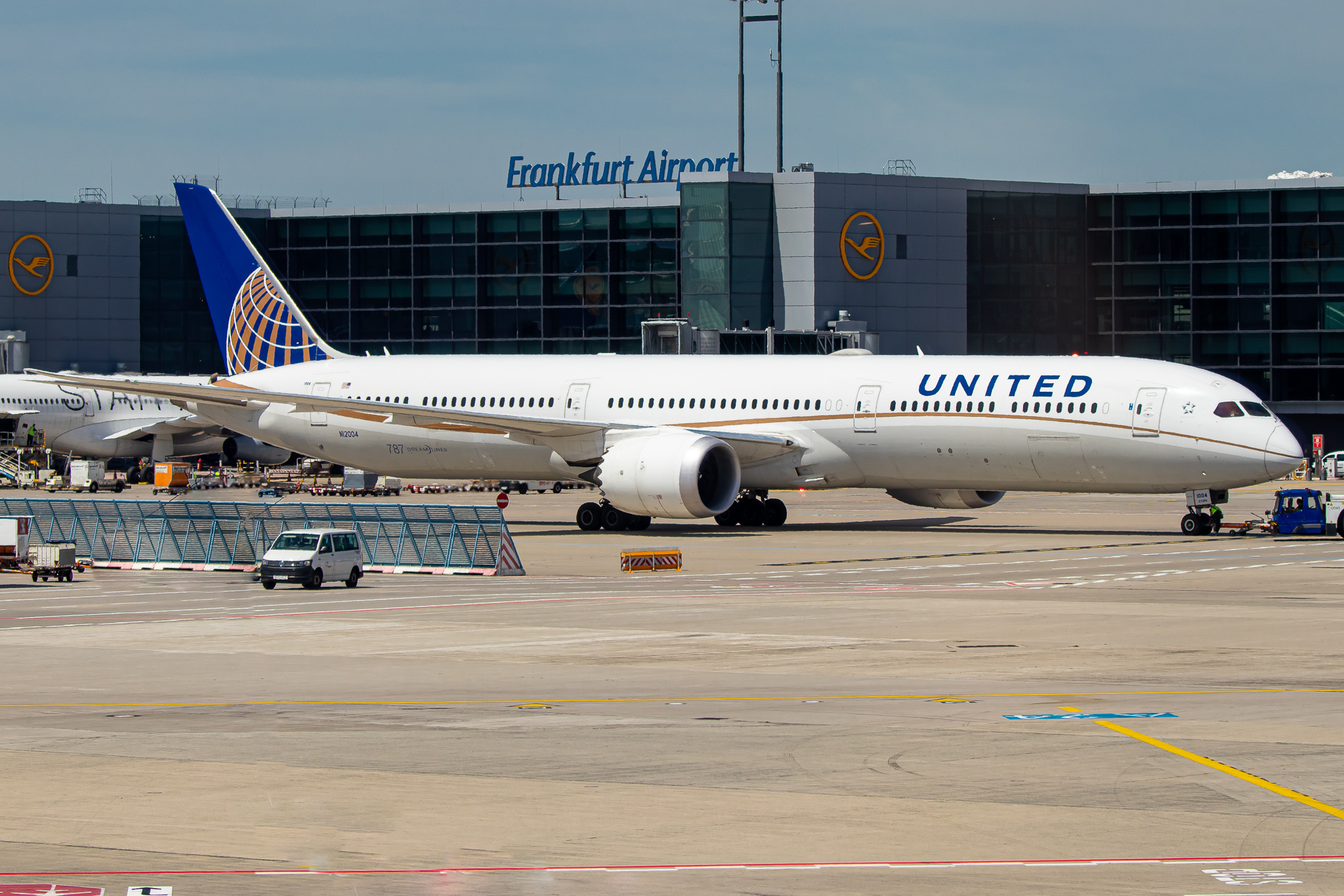 Full size: United Airlines Boeing 787-10 N12004 at Frankfurt International Airport