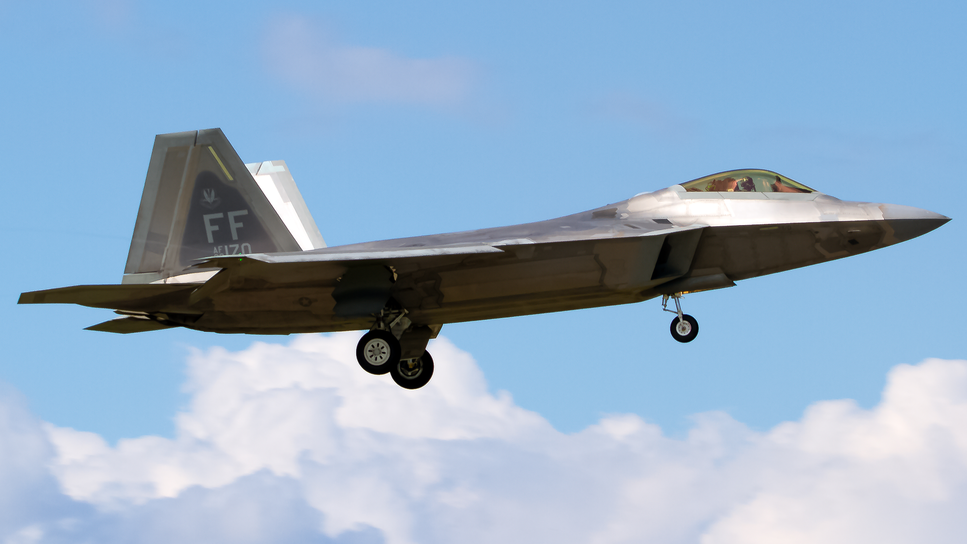 Full size: USAF - United States Air Force Lockheed Martin F-22A Raptor 08-4170 at Orlando Sanford International Airport