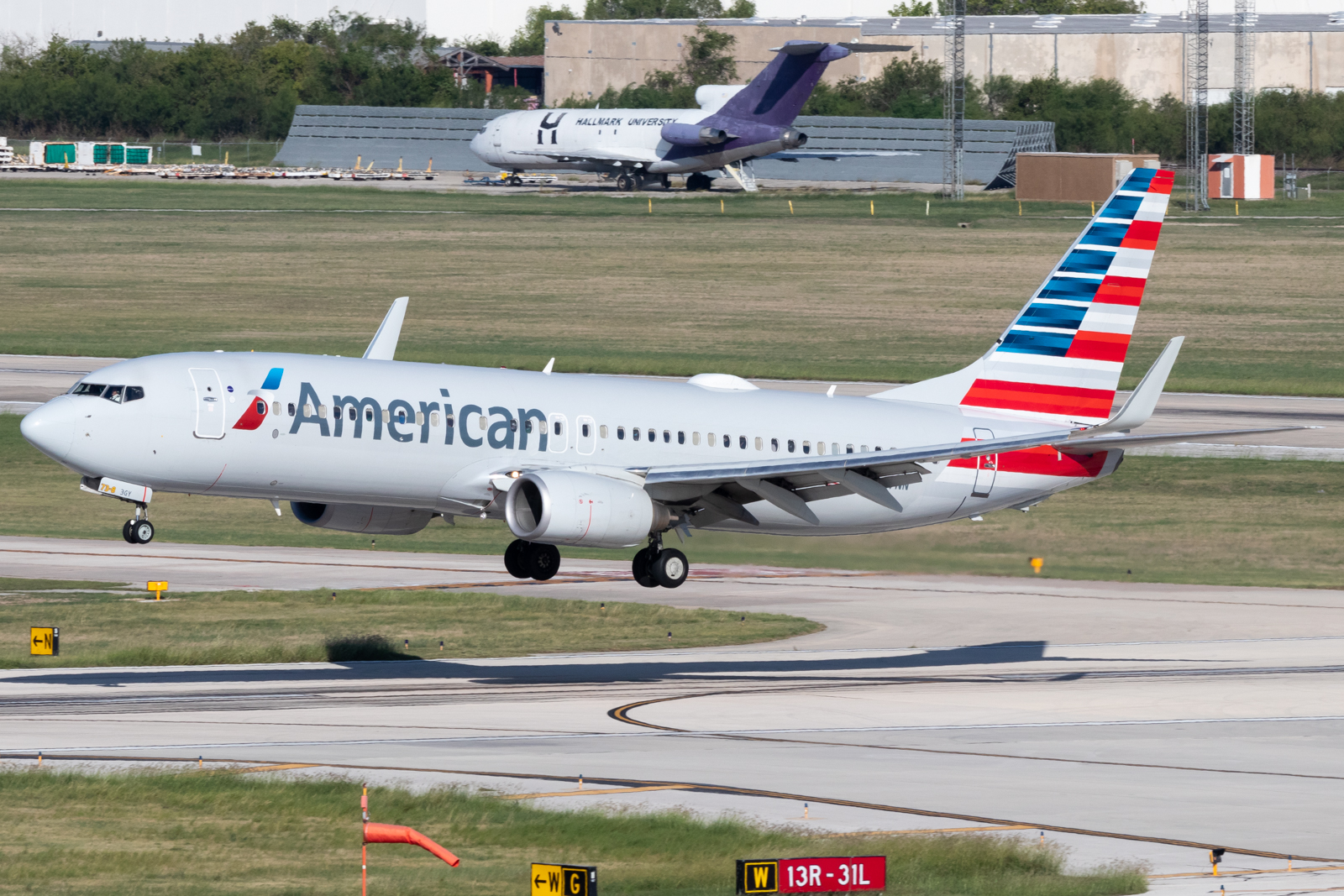 Full size: American Airlines Boeing 737-800 N867NN at San Antonio International Airport