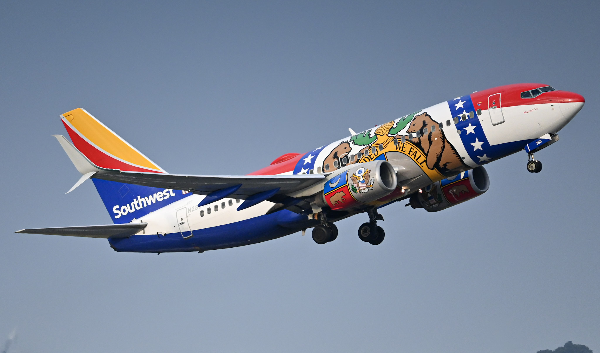 Full size: Southwest Airlines Boeing 737-700 N280WN at General Edward Lawrence Logan International Airport