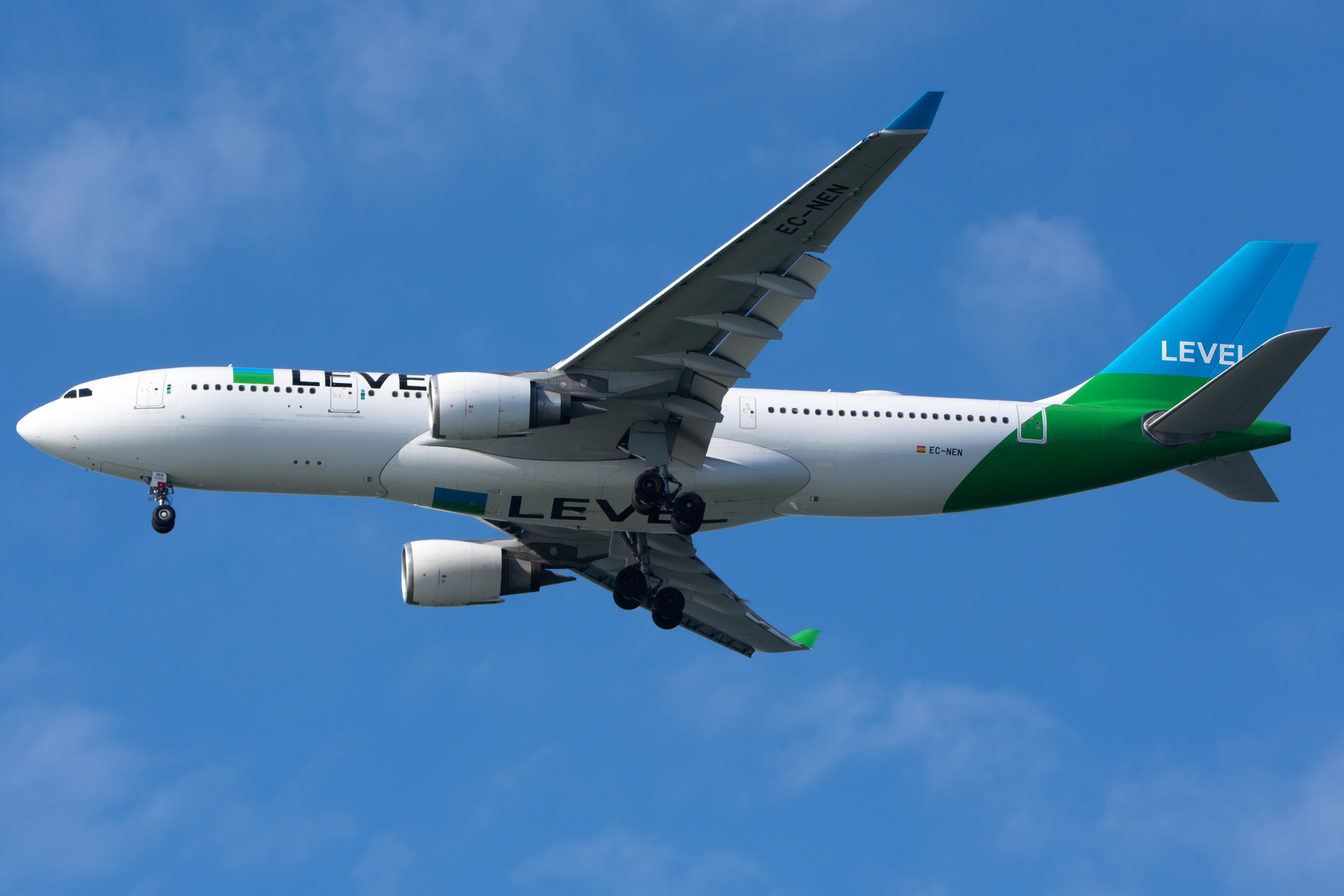 Full size: LEVEL Airbus A330-200 EC-NEN at San Francisco International Airport