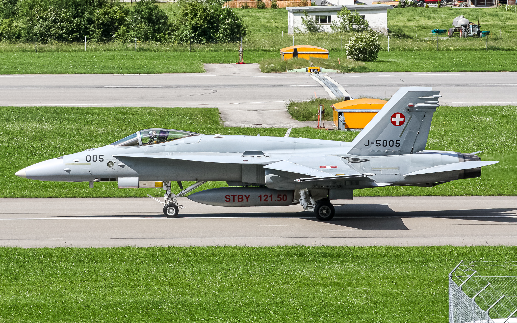 Full size: Swiss Air Force McDonnel Douglas F/A-18 Hornet J-5005 at 