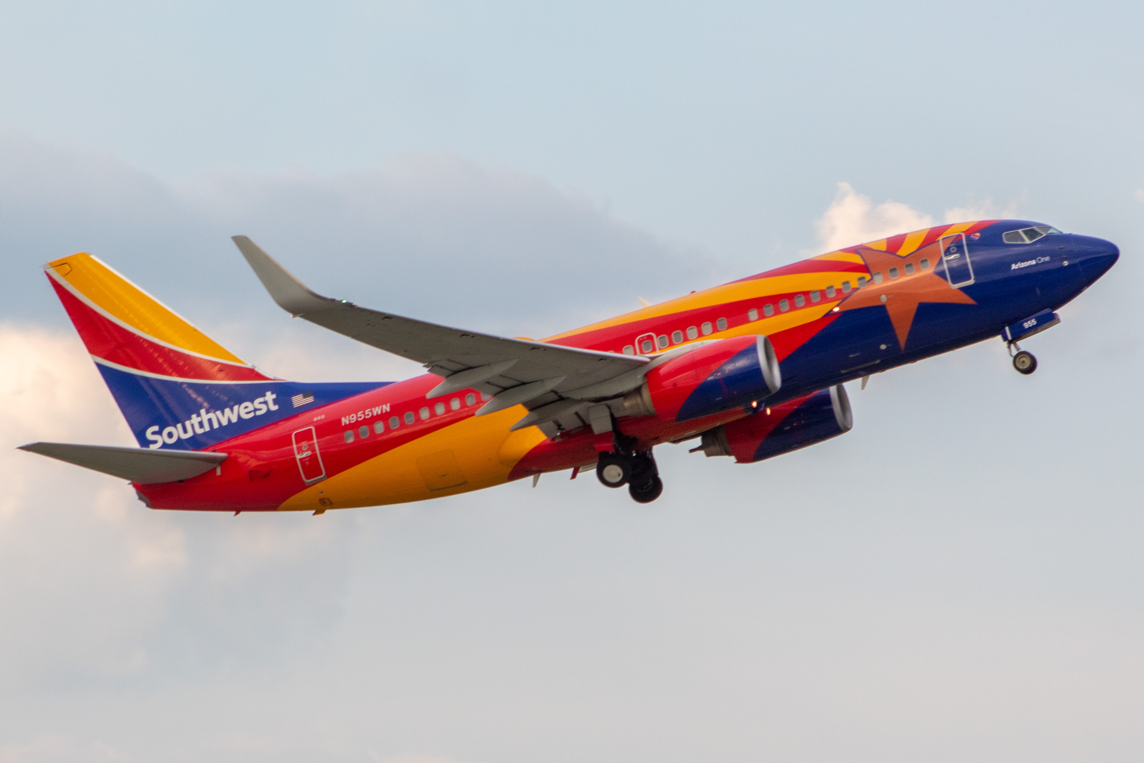 Full size: Southwest Airlines Boeing 737-700 N955WN at Orlando International Airport
