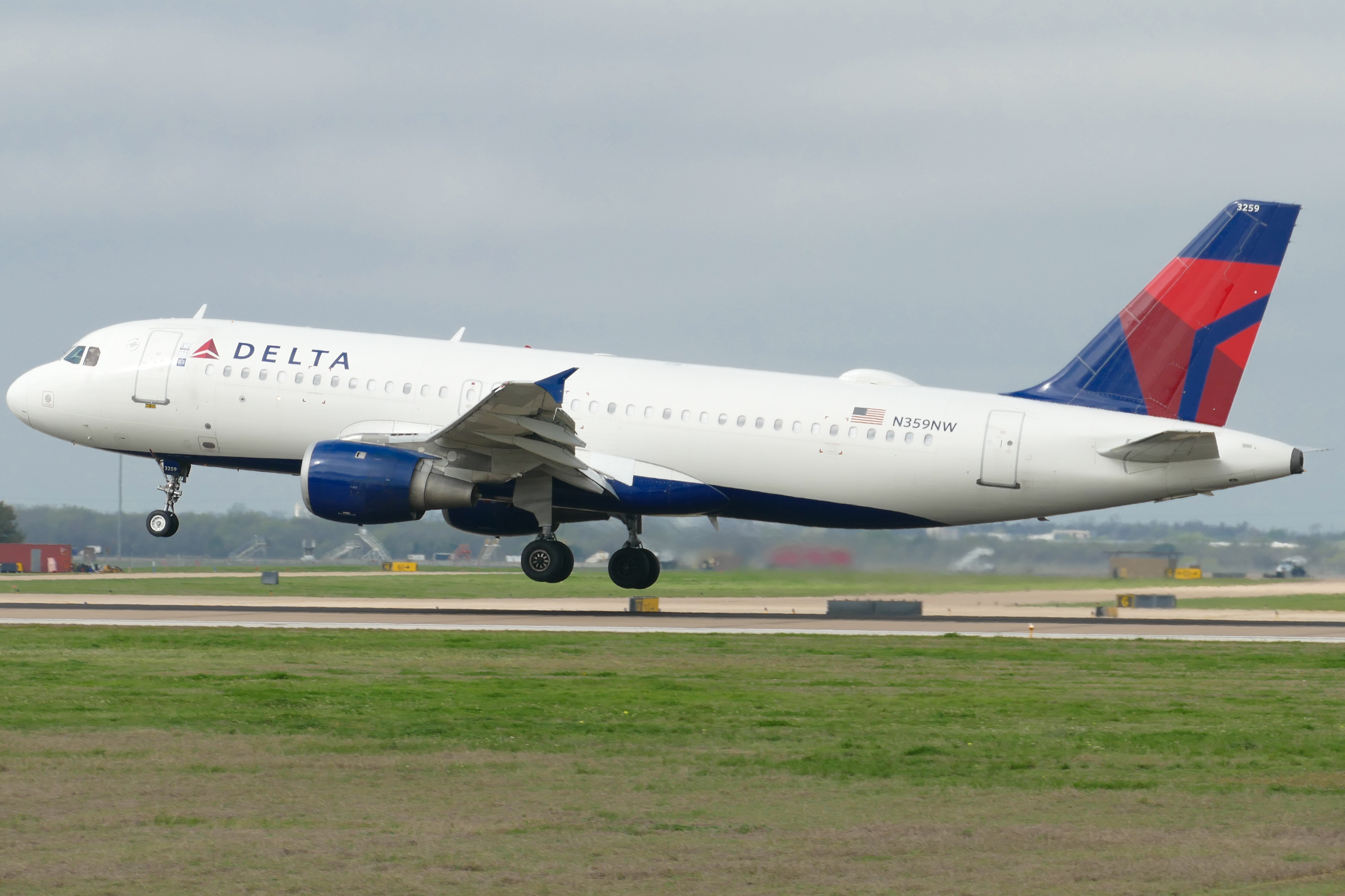 Full size: Delta Airlines Airbus A320 N359NW at Austin-Bergstrom International Airport