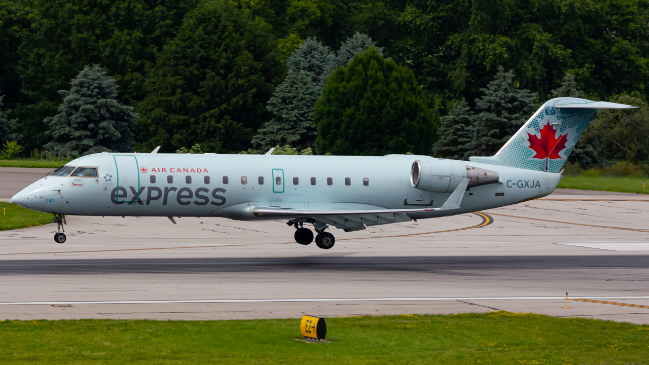 Full size: Air Canada Express Mitsubishi CRJ-200 C-GXJA at John Glenn Columbus International Airport