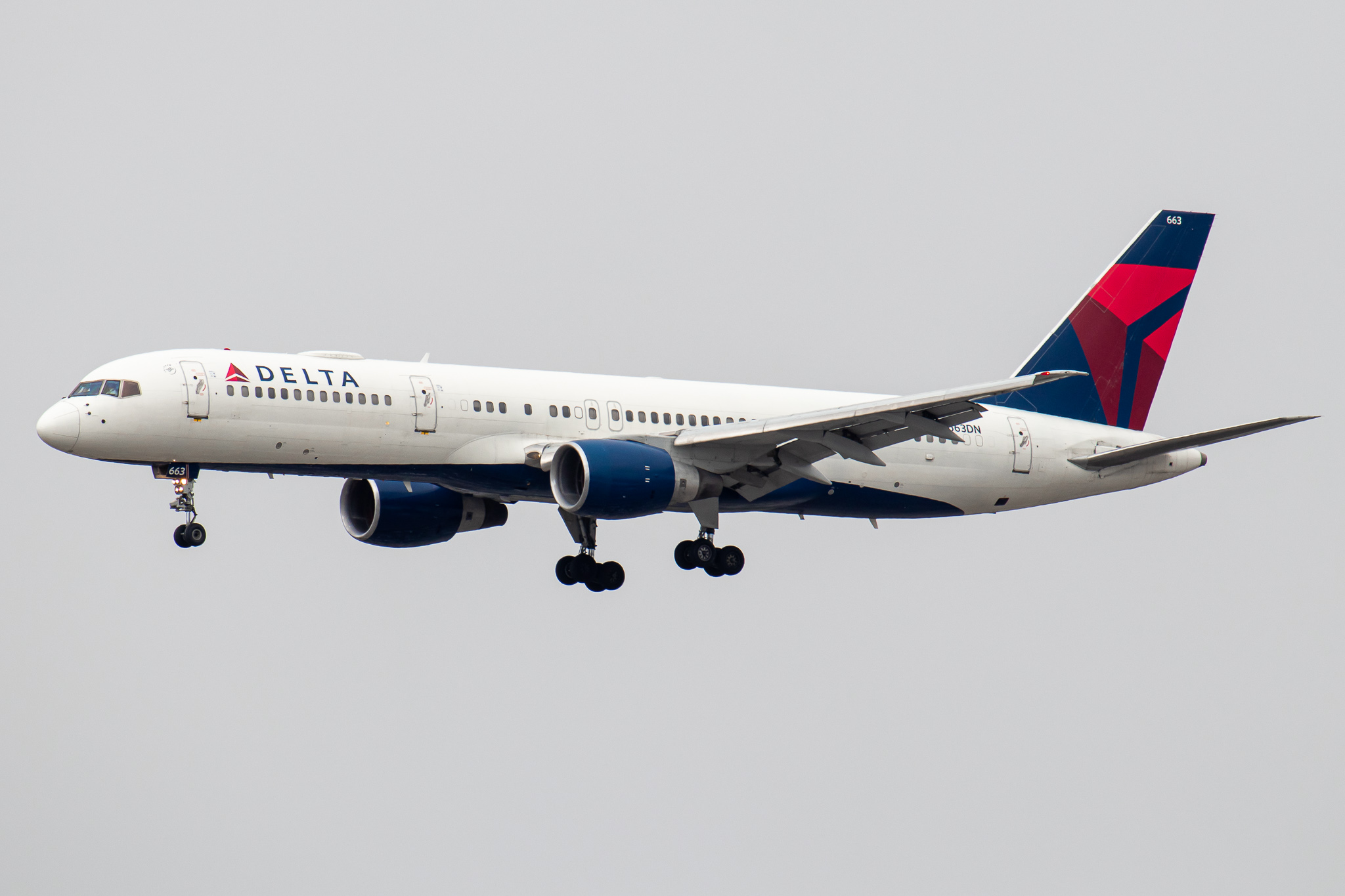 Full size: Delta Airlines Boeing 757-200 N663DN at Los Angeles International Airport