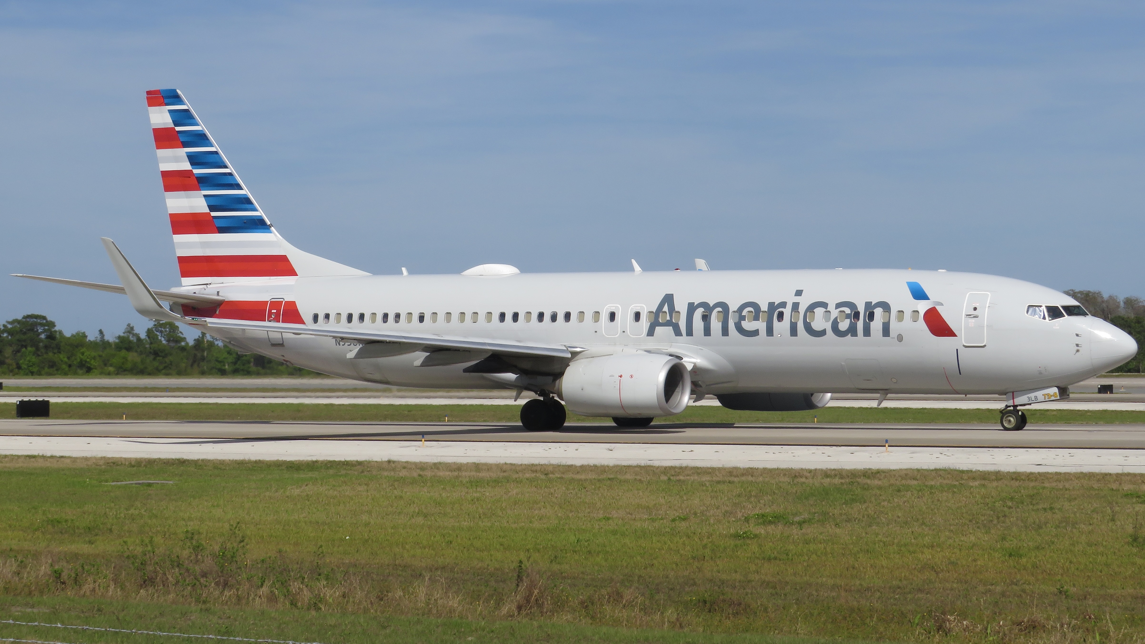 Full size: American Airlines Boeing 737-800 N938NN at Orlando International Airport