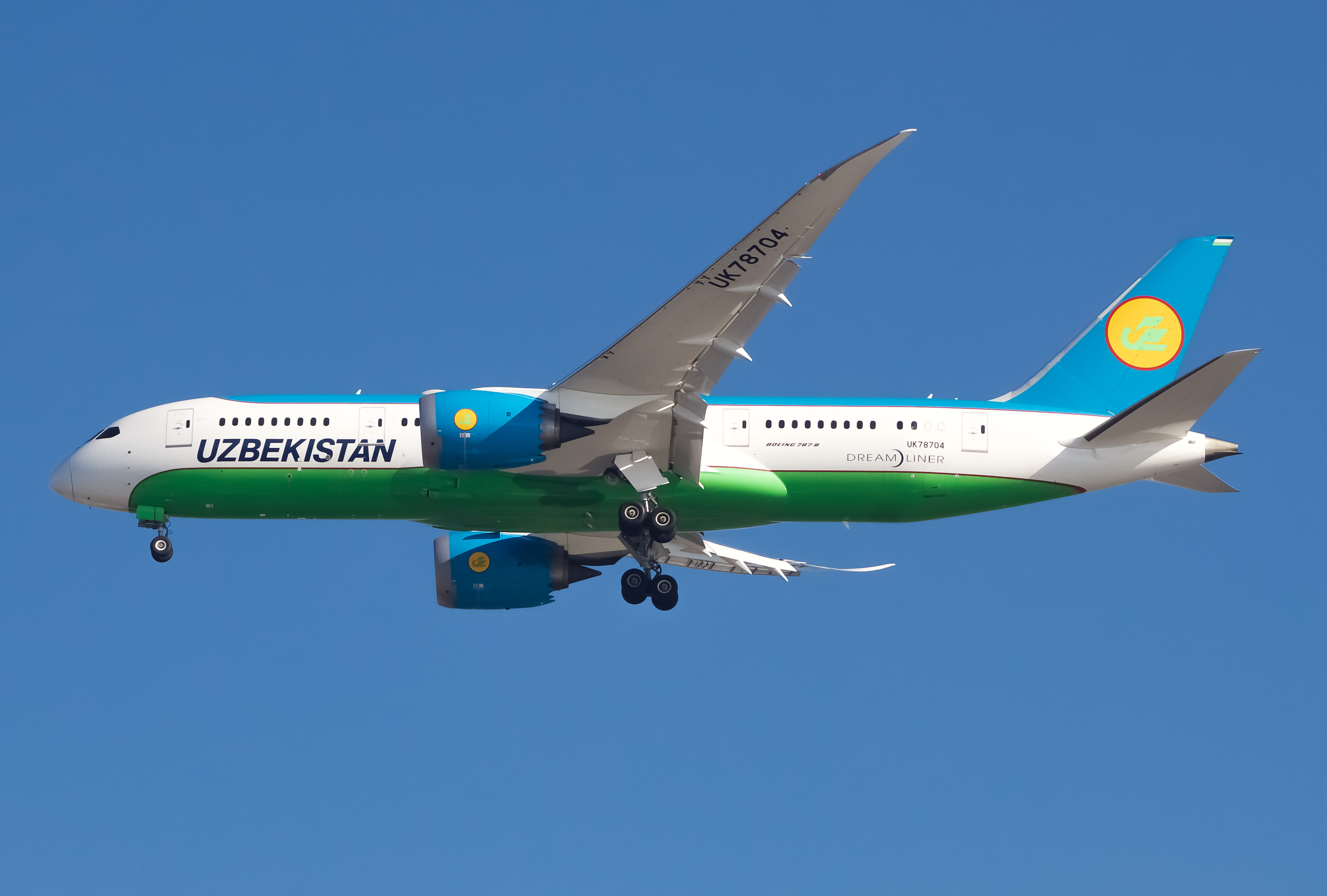 Full size: Uzbekistan Airways Boeing 787-8 UK78704 at John F. Kennedy International Airport