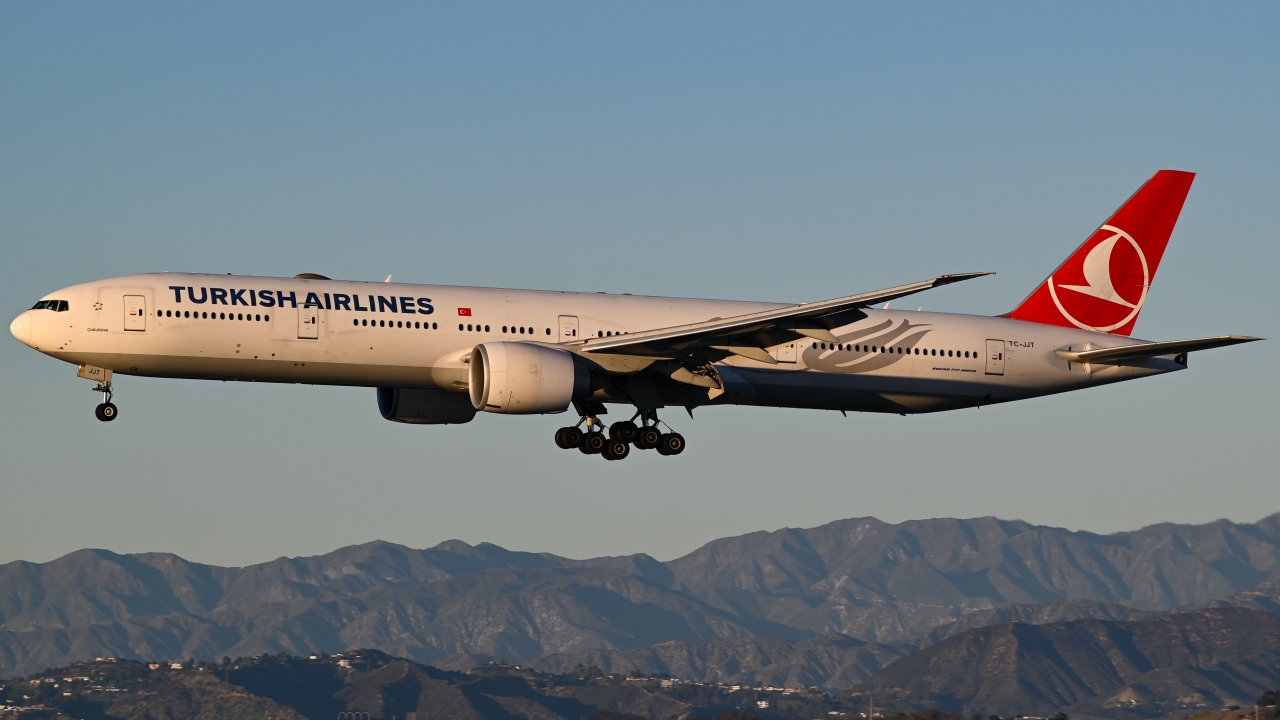 Full size: Turkish Airlines Boeing 777-300ER TC-JJT at Los Angeles International Airport