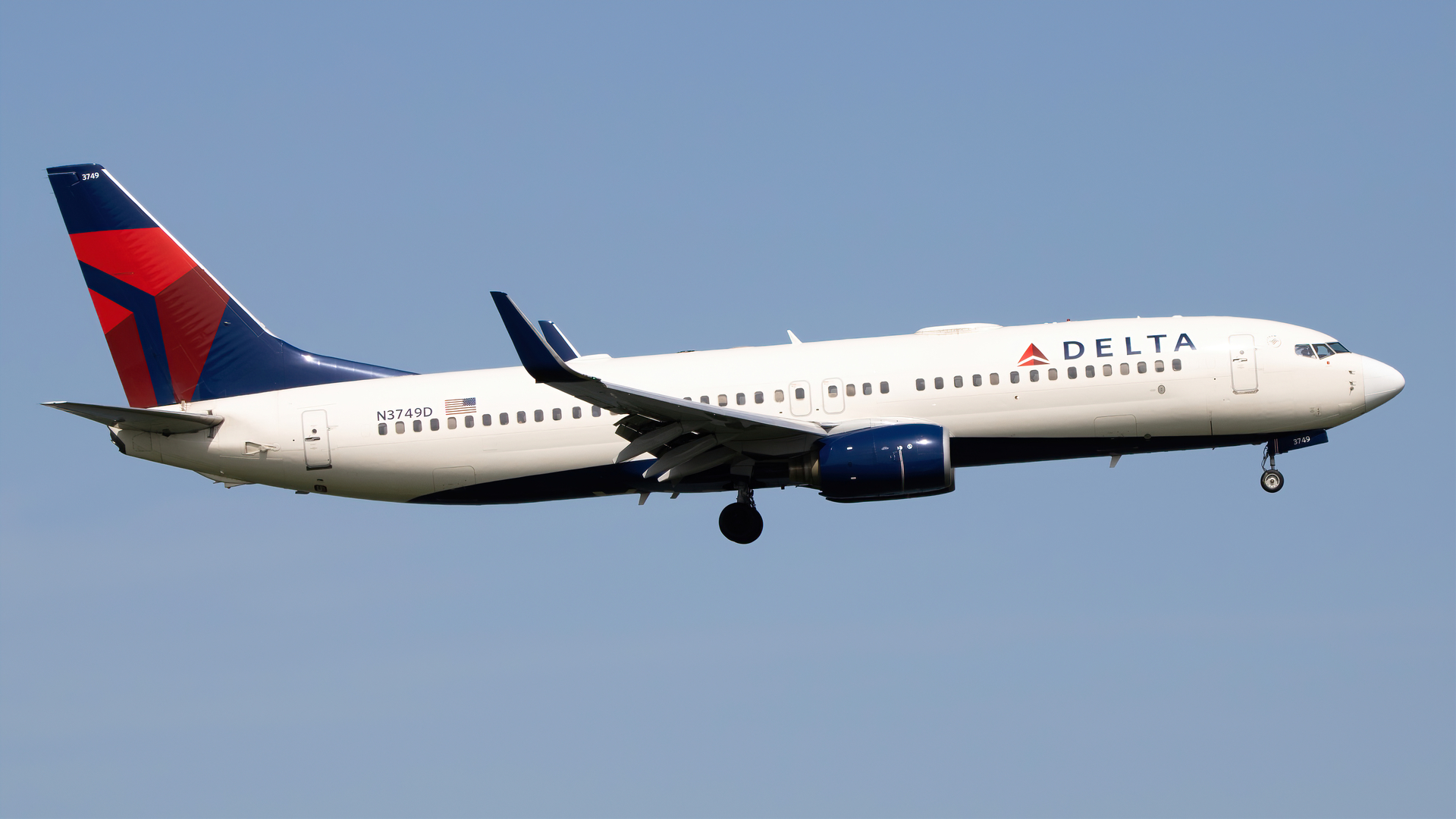 Full size: Delta Airlines Boeing 737-800 N3749D at Ronald Reagan National Airport