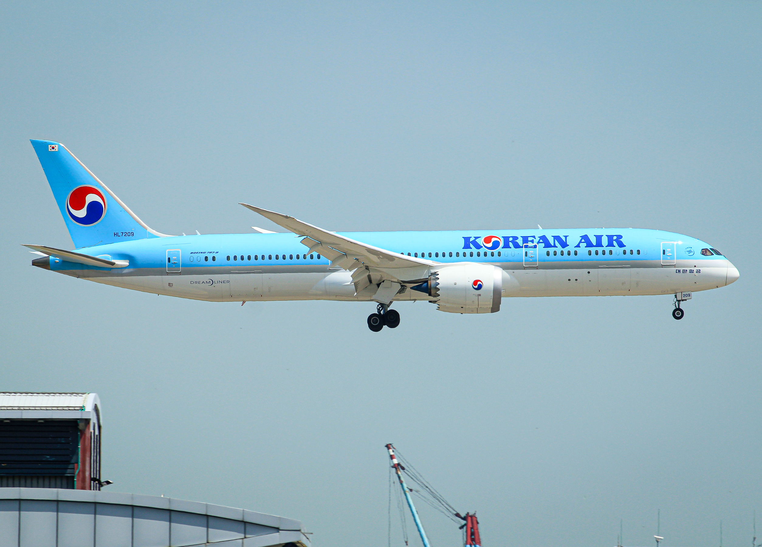 Full size: Korean Air Boeing 787-9 HL7209 at Hong Kong International Airport