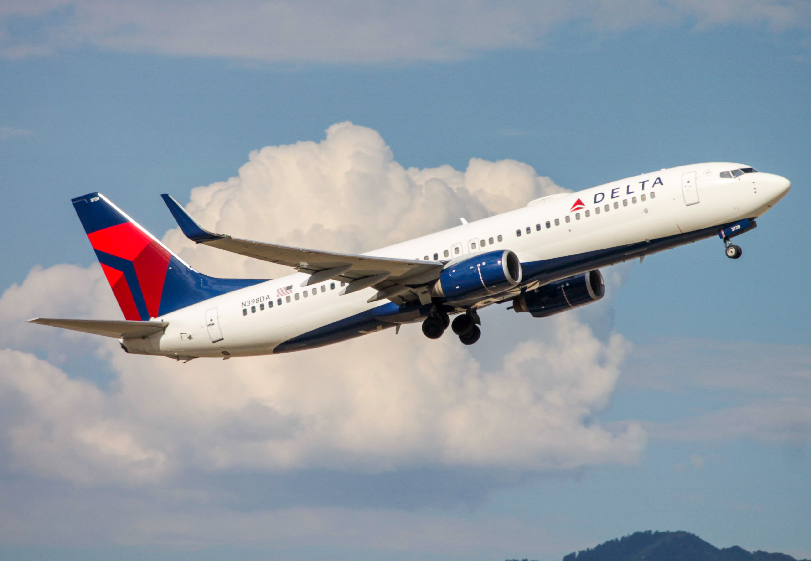 Full size: Delta Airlines Boeing 737-800 N398DA at Salt Lake City International Airport