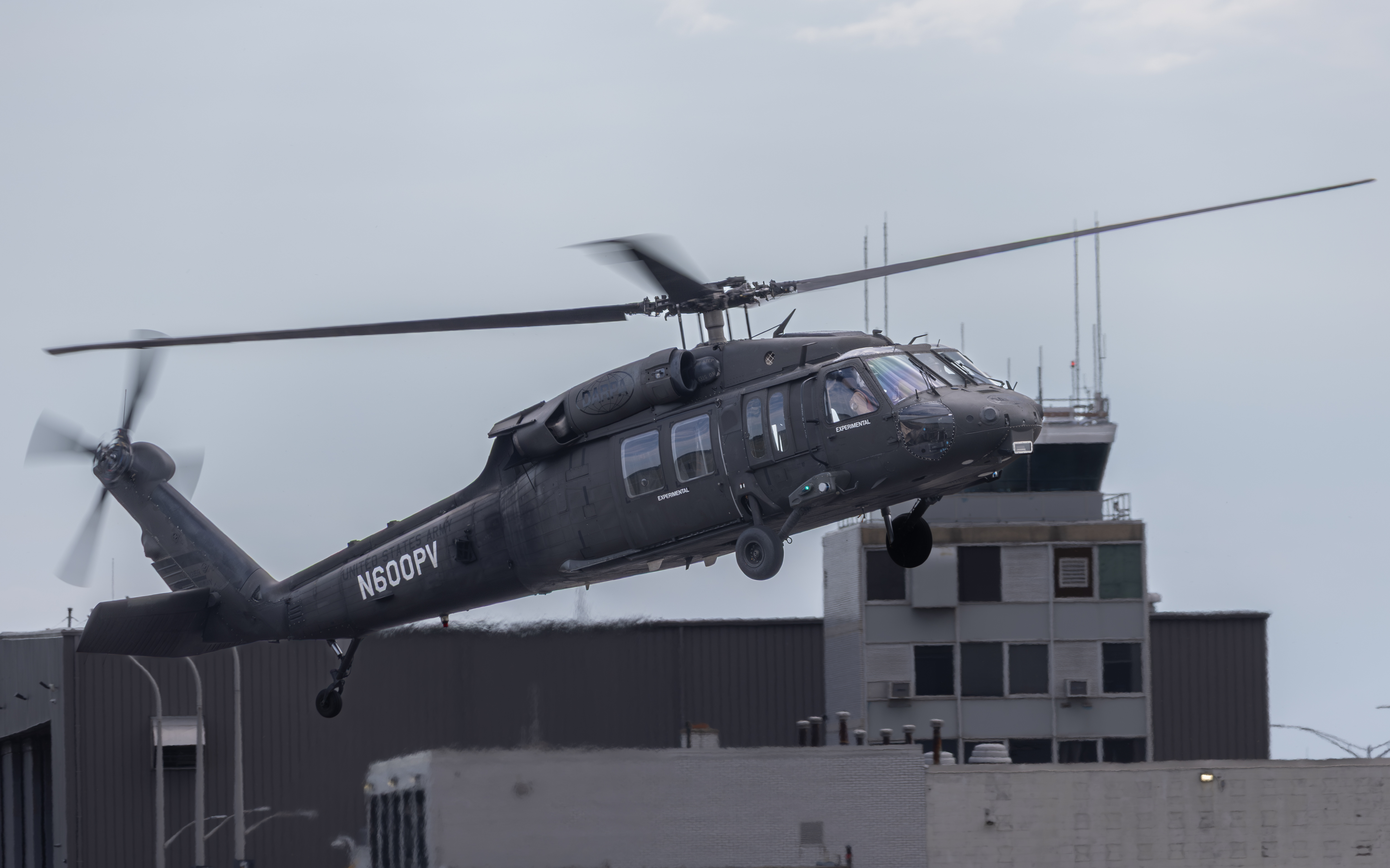 Full size: PRIVATE Sikorsky UH-60L Blackhawk N600PV at 
