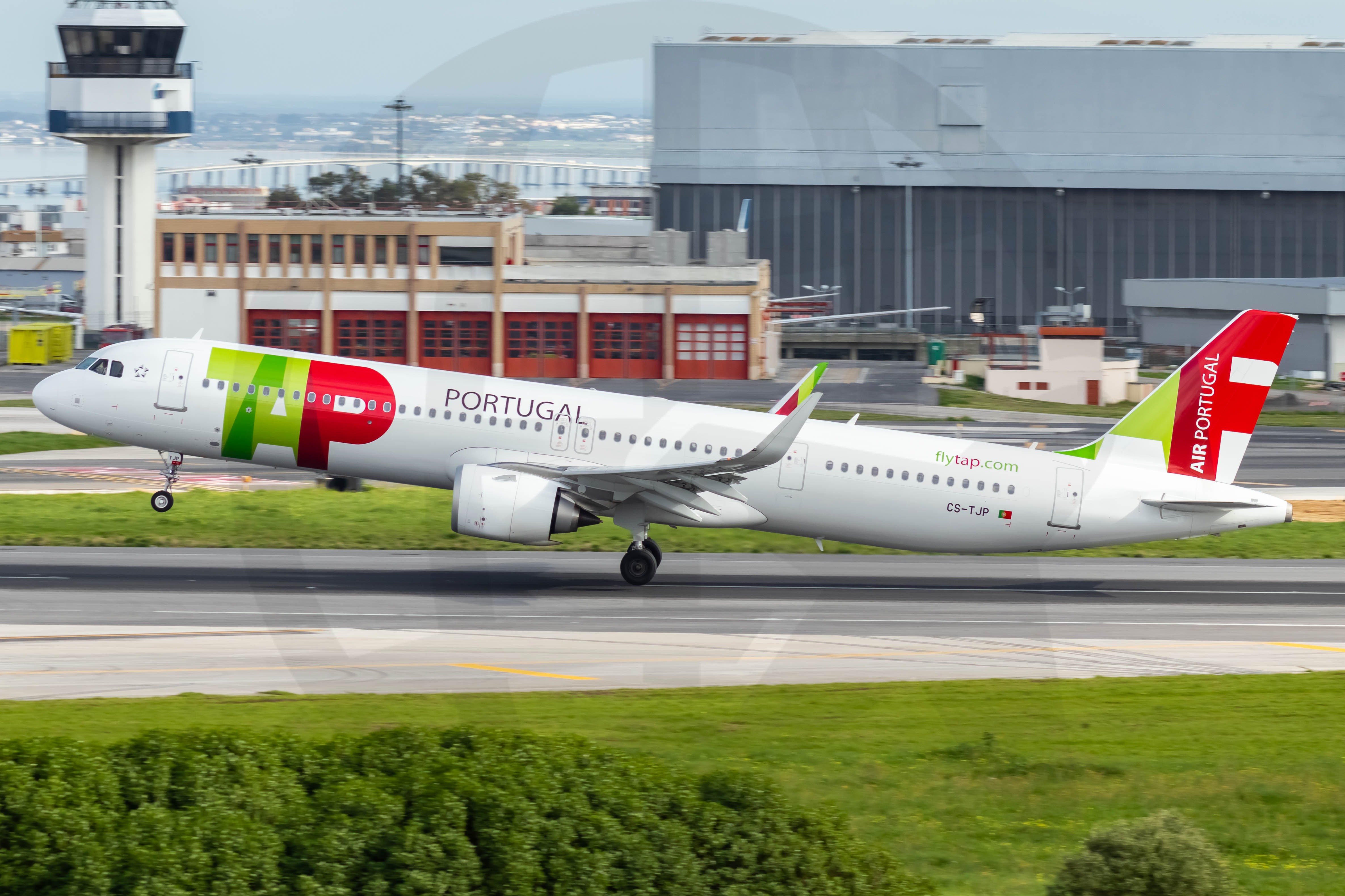 Full size: TAP Air Portugal Airbus A321NEO CS-TJP at Lisbon Humberto Delgado Airport