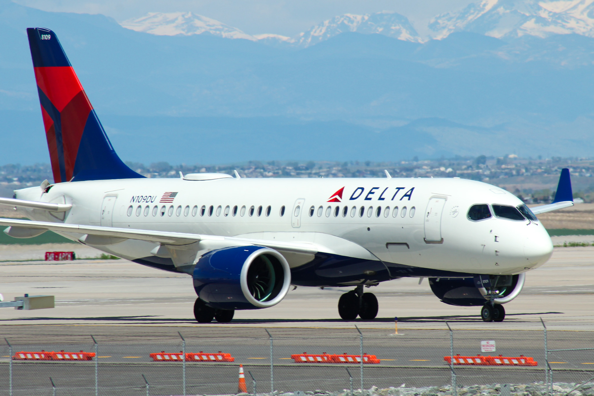 Full size: Delta Airlines Airbus A220-100 N109DU at Denver International Airport