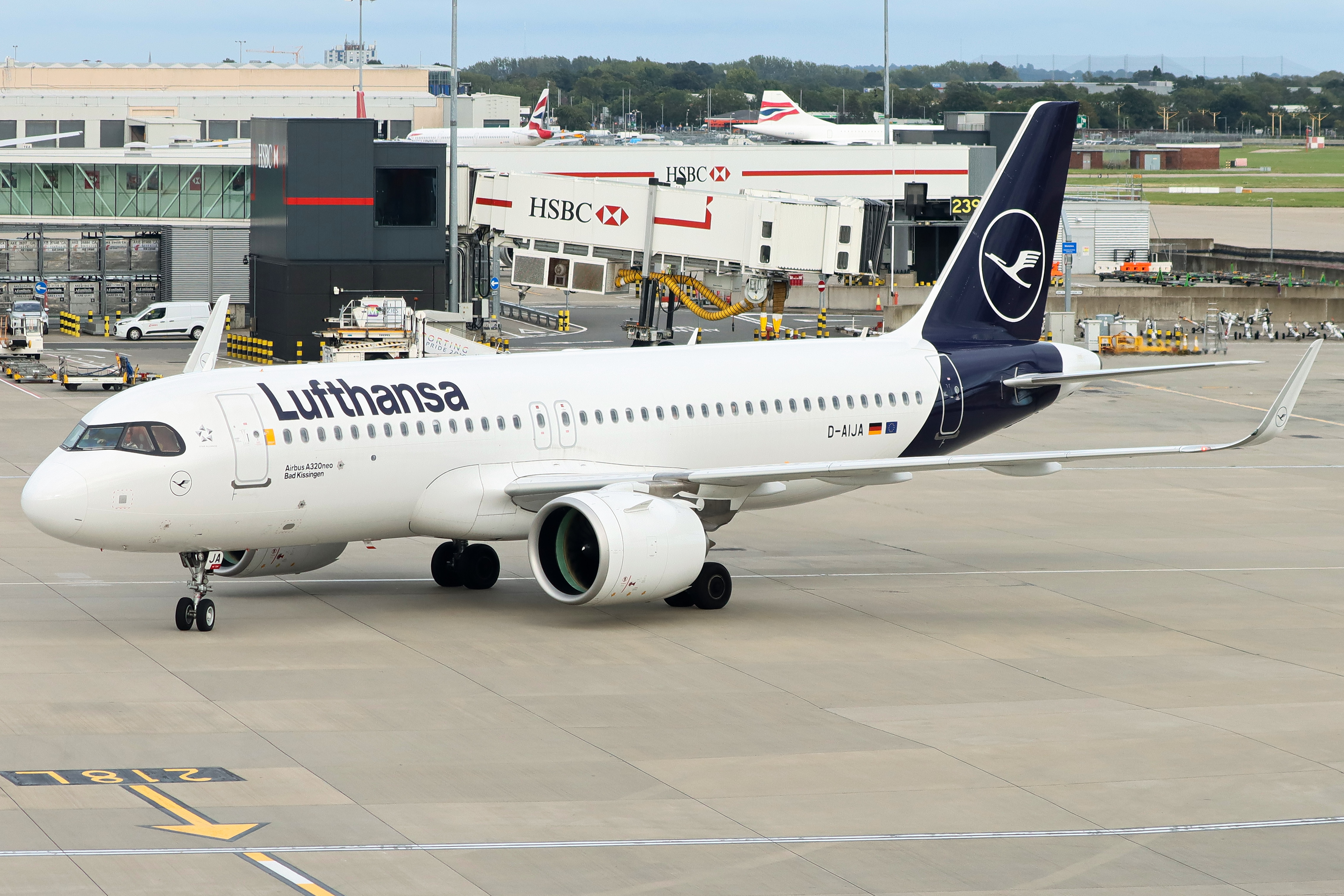 Full size: Lufthansa Airbus A320NEO D-AIJA at London Heathrow International Airport