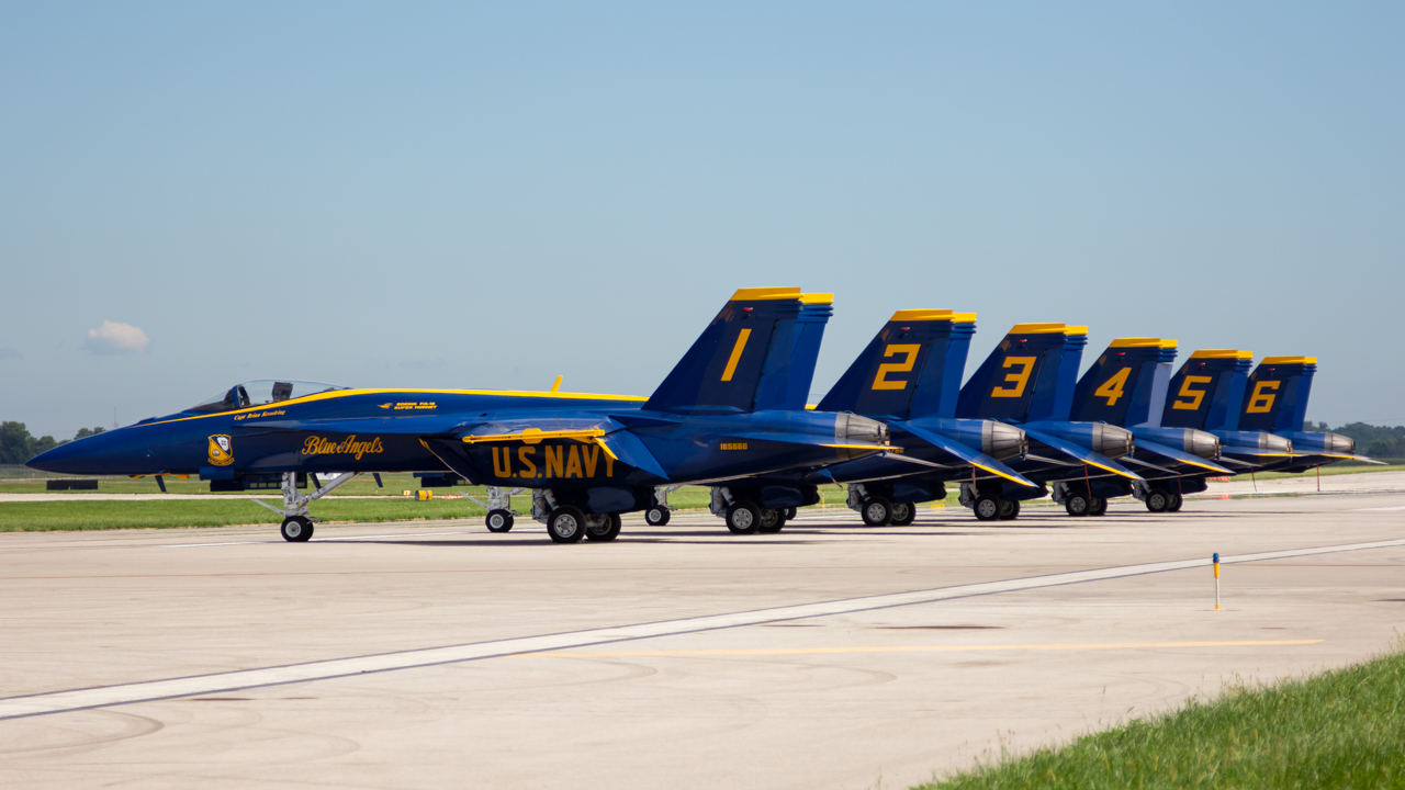 Full size: USN - United States Navy Boeing F/A-18E/F Super Hornet 16-5666 at James M Cox Dayton International Airport
