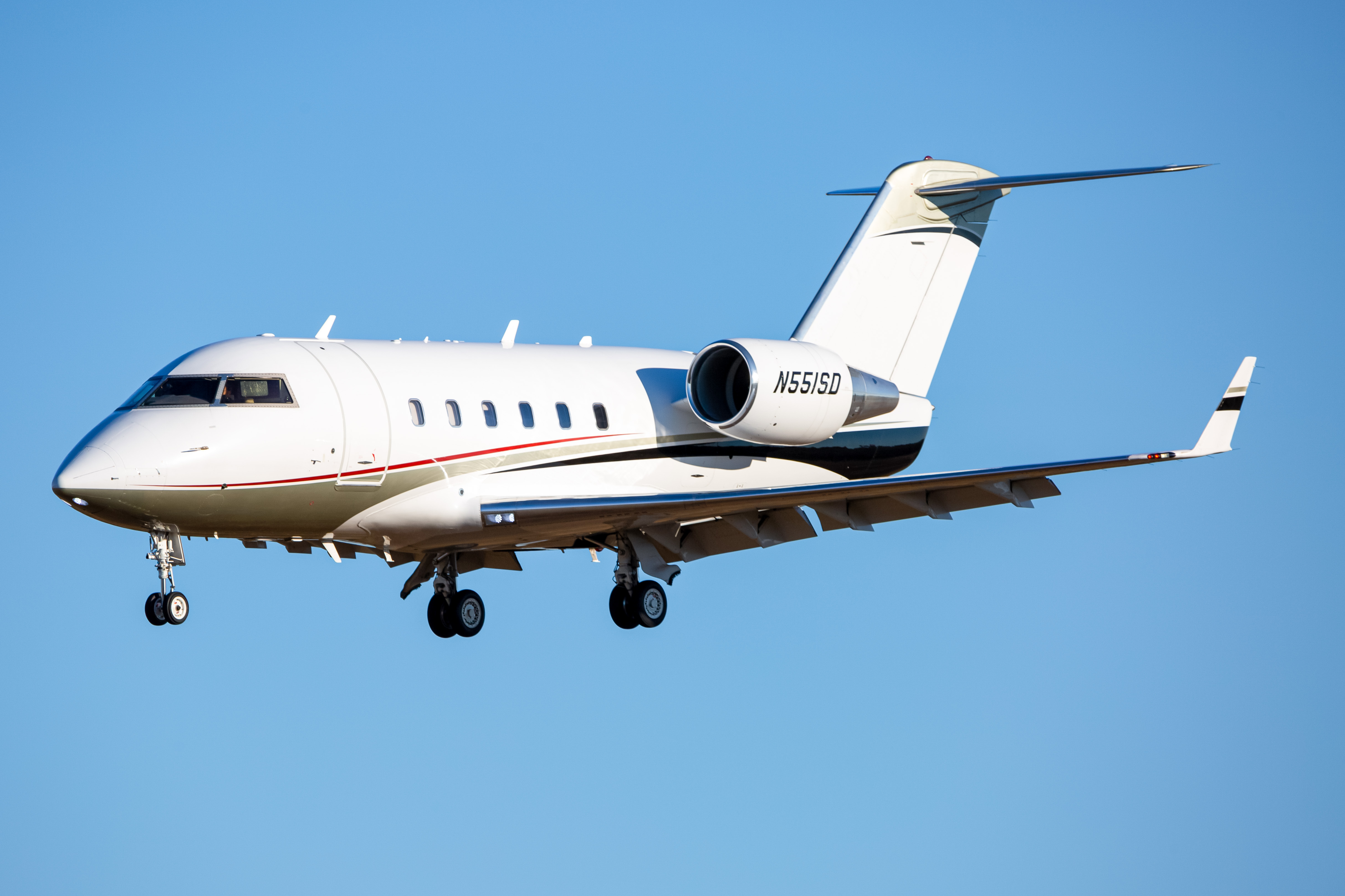 Full size: PRIVATE Bombardier Challenger 601 N551SD at Baltimore/Washington International Thurgood Marshall Airport
