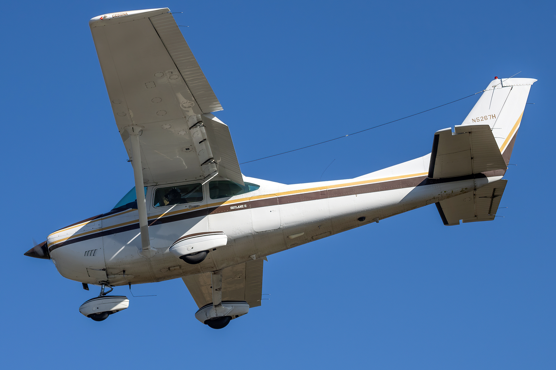 Full size: PRIVATE Cessna 182 Skylane N5267H at College Park Airport