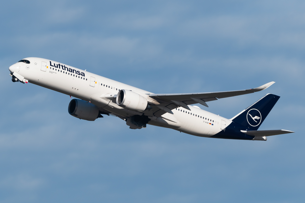 Full size: Lufthansa Airbus A350-900 D-AIVC at Munich International Airport